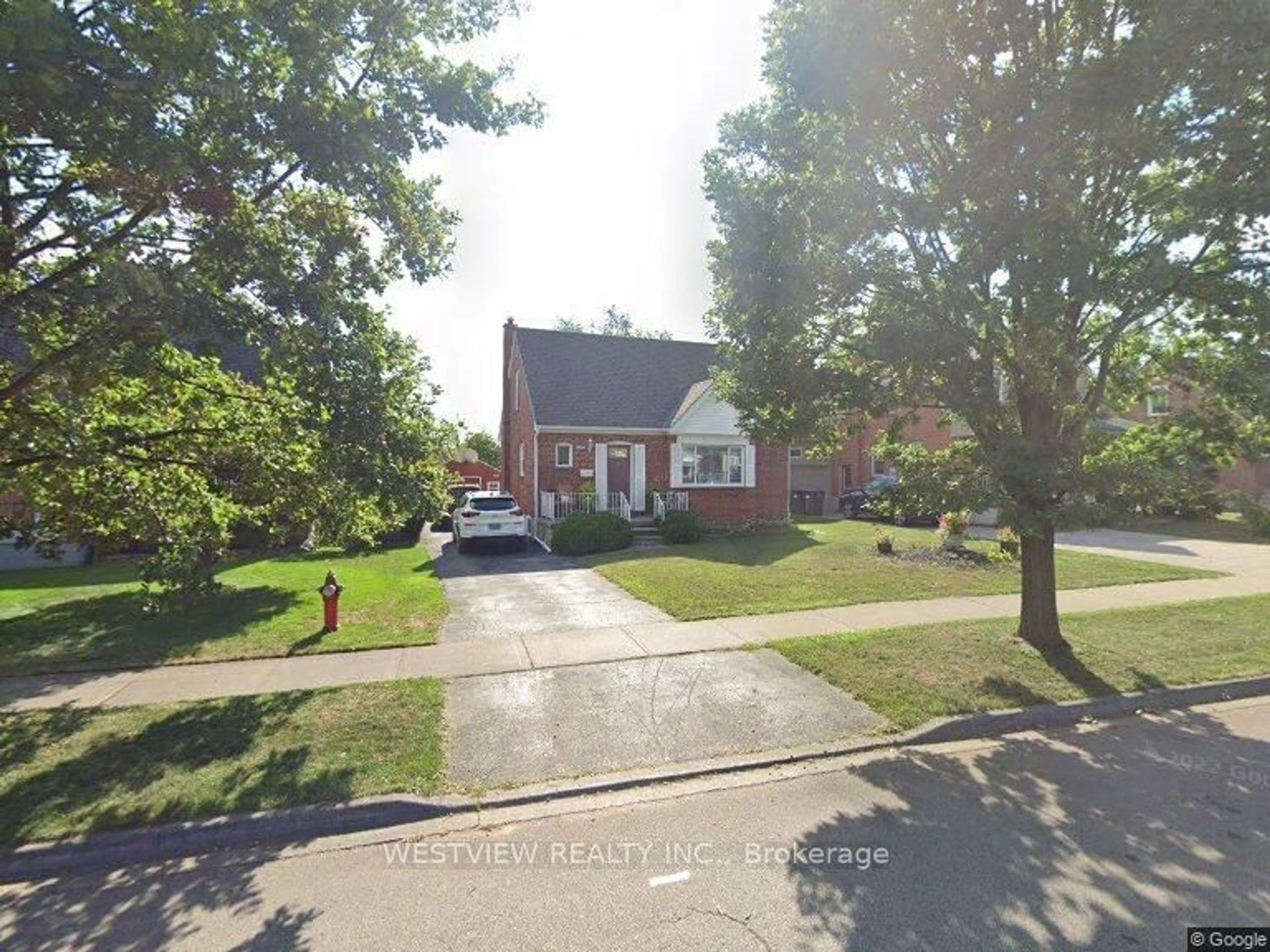 A pic from outside/outdoor area/front of a property/back of a property/a pic from drone, street for 1358 Northaven Dr, Mississauga Ontario L5G 4E8