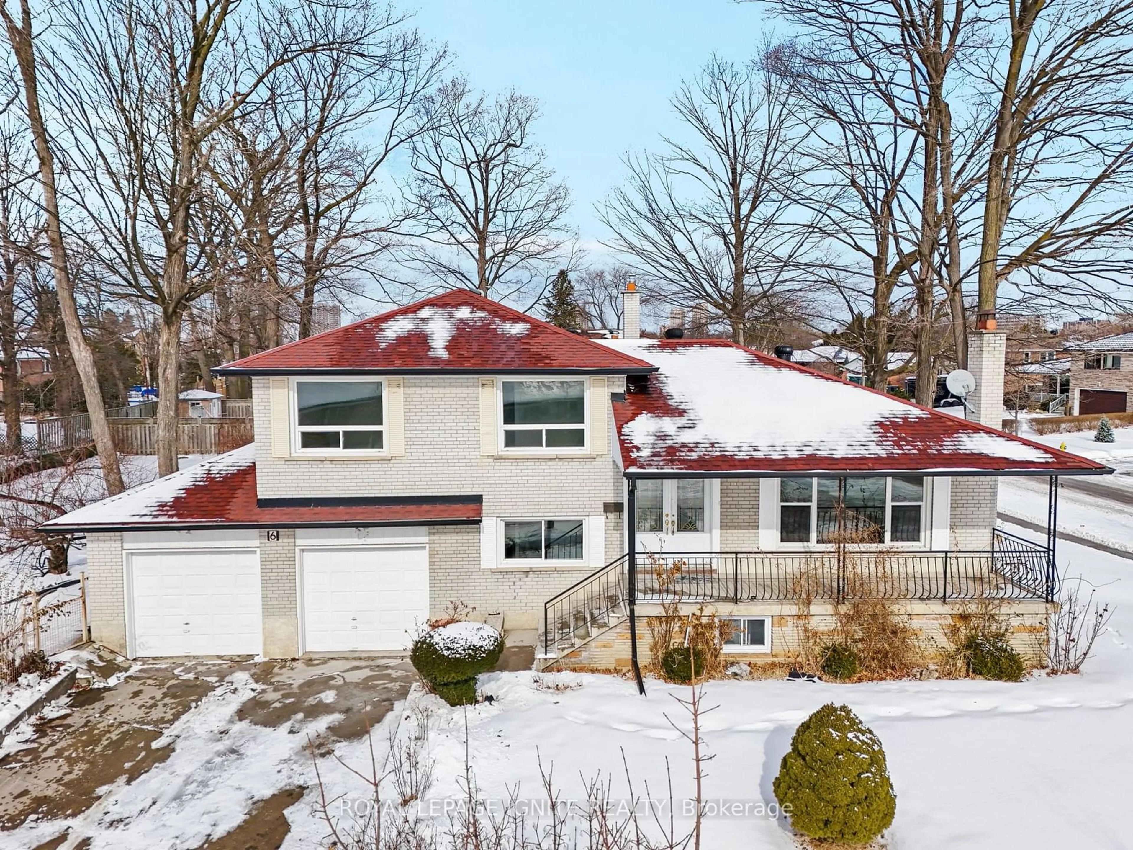 A pic from outside/outdoor area/front of a property/back of a property/a pic from drone, street for 6 Brantley Cres, Toronto Ontario M3J 1X5