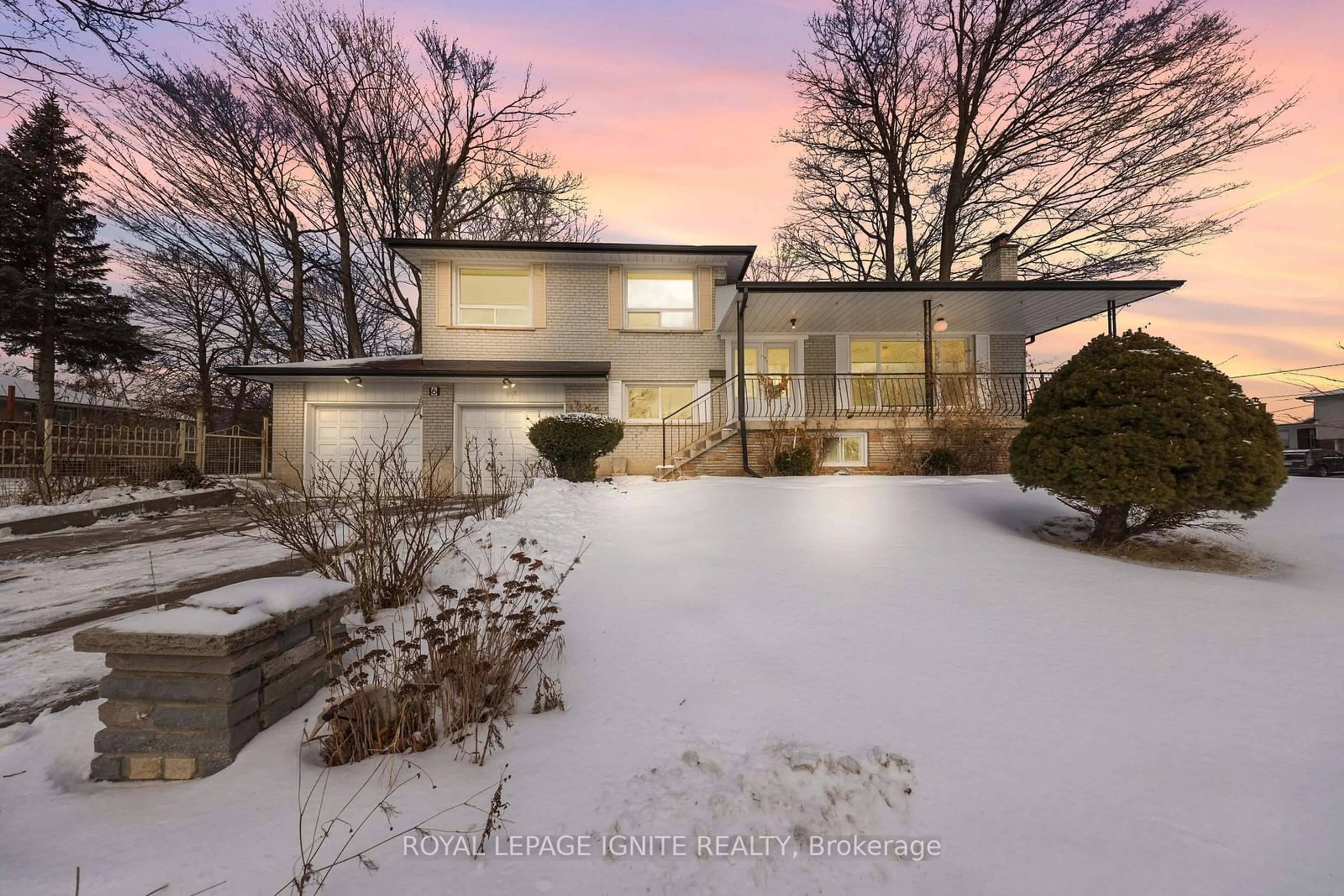 A pic from outside/outdoor area/front of a property/back of a property/a pic from drone, street for 6 Brantley Cres, Toronto Ontario M3J 1X5