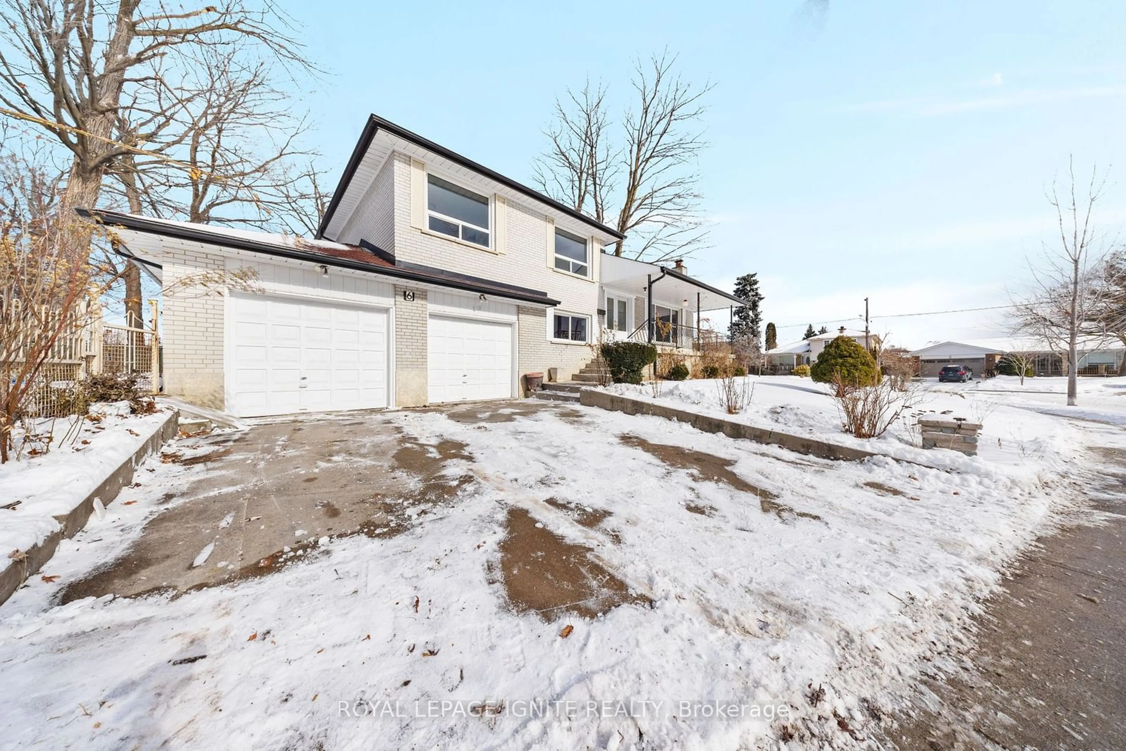 A pic from outside/outdoor area/front of a property/back of a property/a pic from drone, street for 6 Brantley Cres, Toronto Ontario M3J 1X5