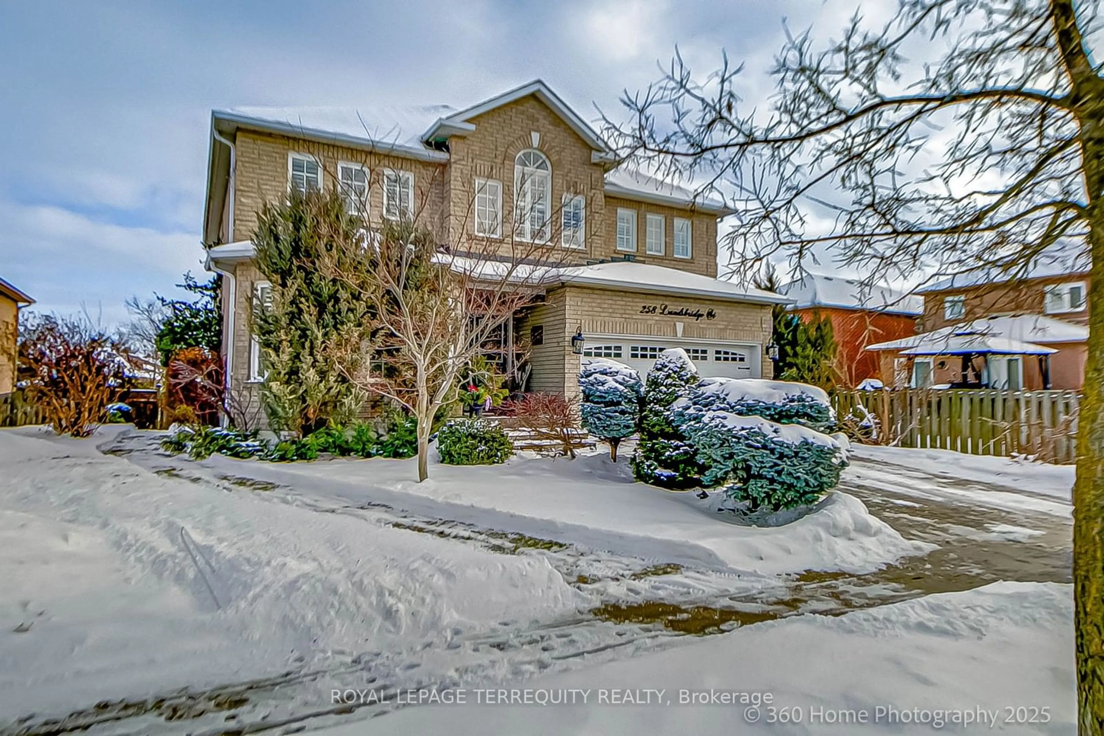 A pic from outside/outdoor area/front of a property/back of a property/a pic from drone, street for 258 Landsbridge St, Caledon Ontario L7E 1W8