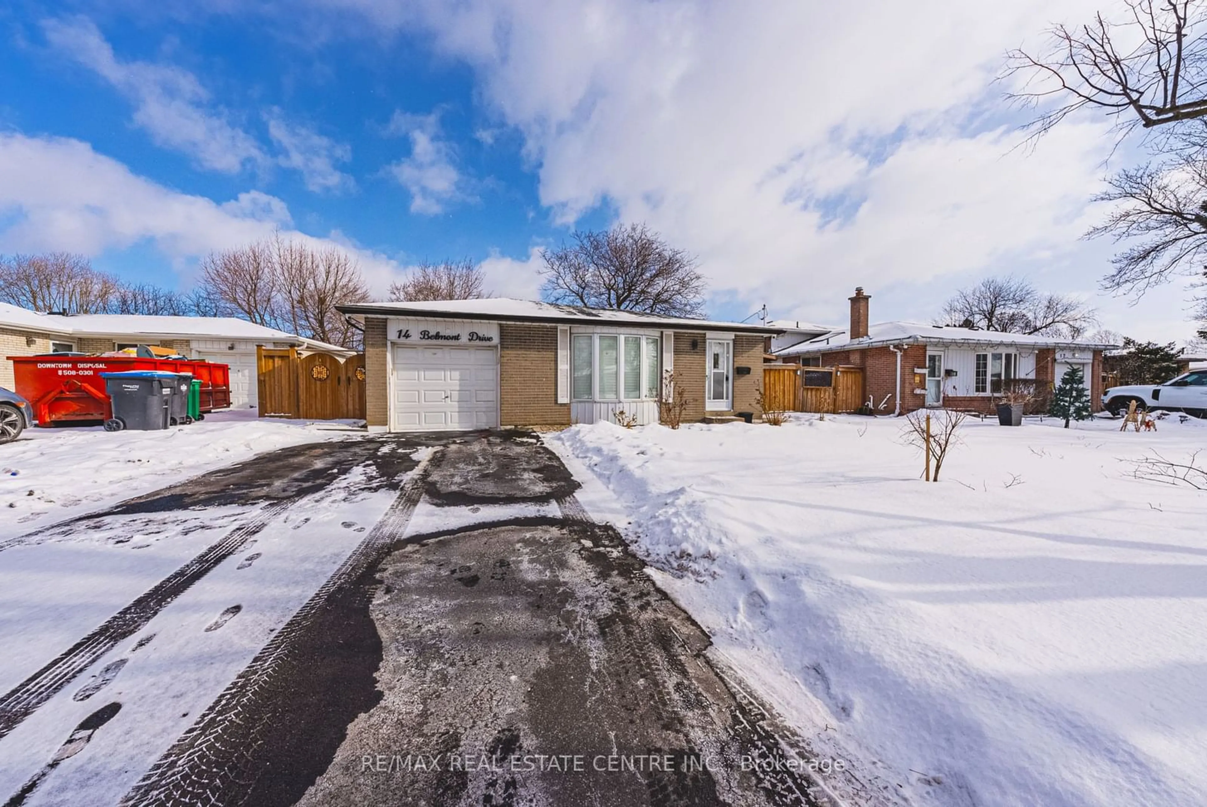 A pic from outside/outdoor area/front of a property/back of a property/a pic from drone, street for 14 Belmont Dr, Brampton Ontario L6T 2K3