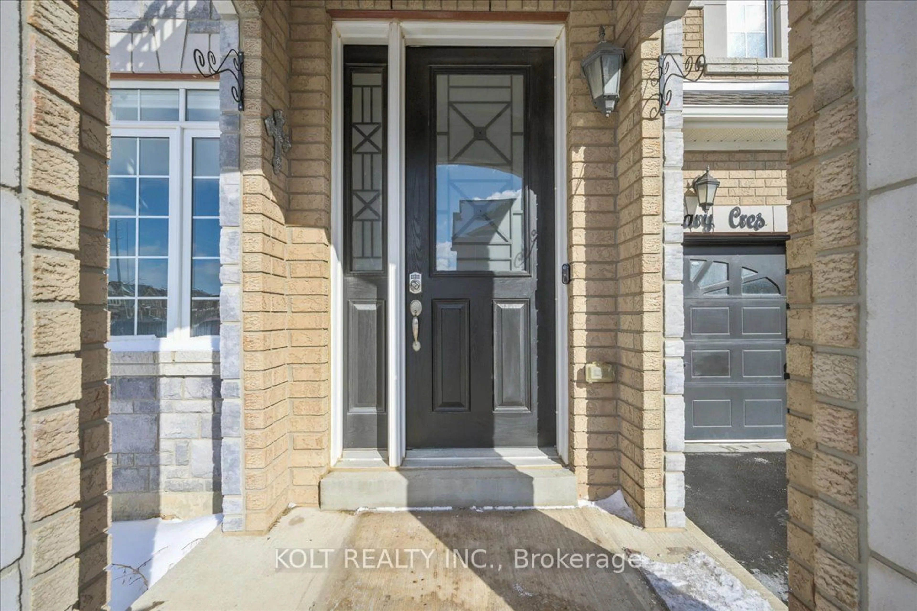 Indoor entryway for 40 Military Cres, Brampton Ontario L7A 4V8