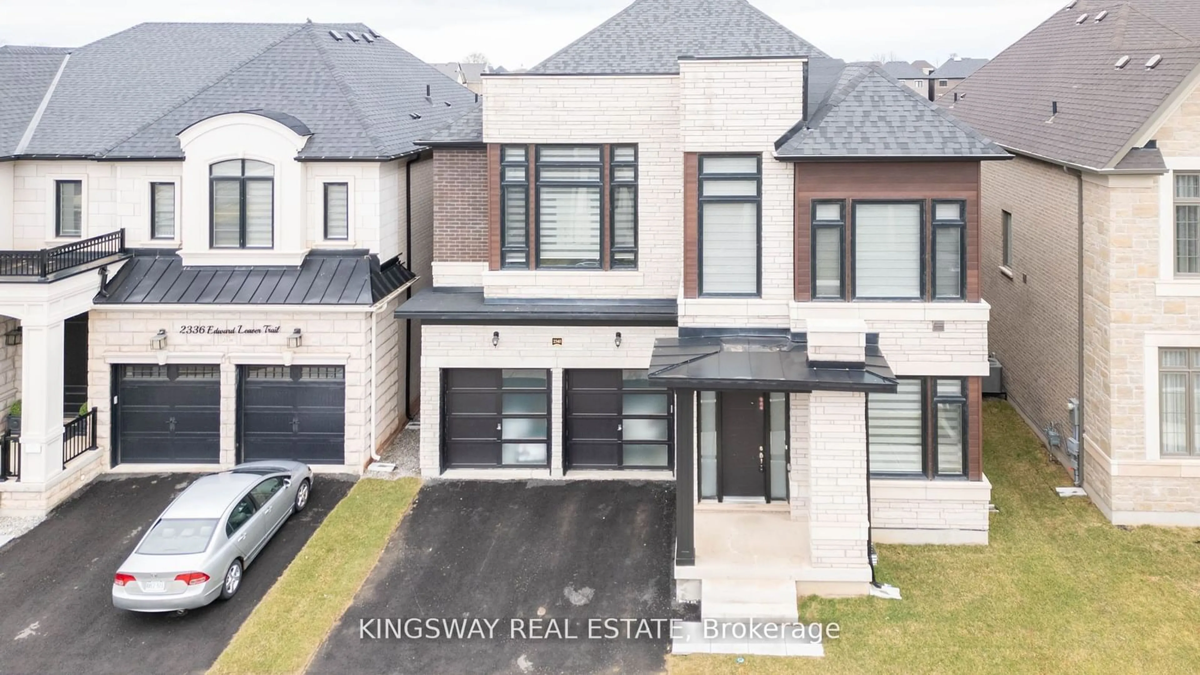 A pic from outside/outdoor area/front of a property/back of a property/a pic from drone, street for 2340 Edward Leaver Tr, Oakville Ontario L6M 5M7