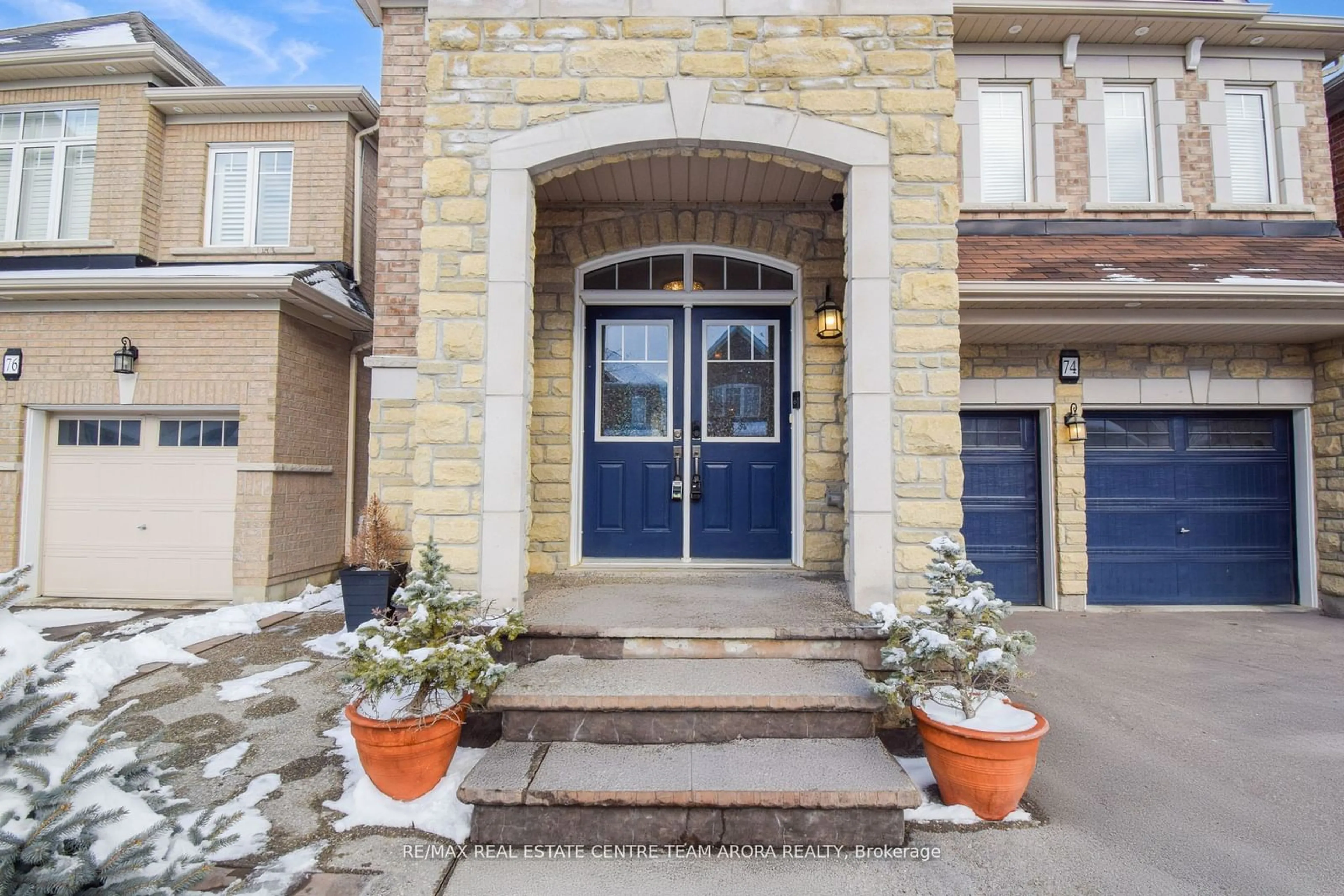 Indoor entryway for 74 Abercrombie Cres, Brampton Ontario L7A 4N3