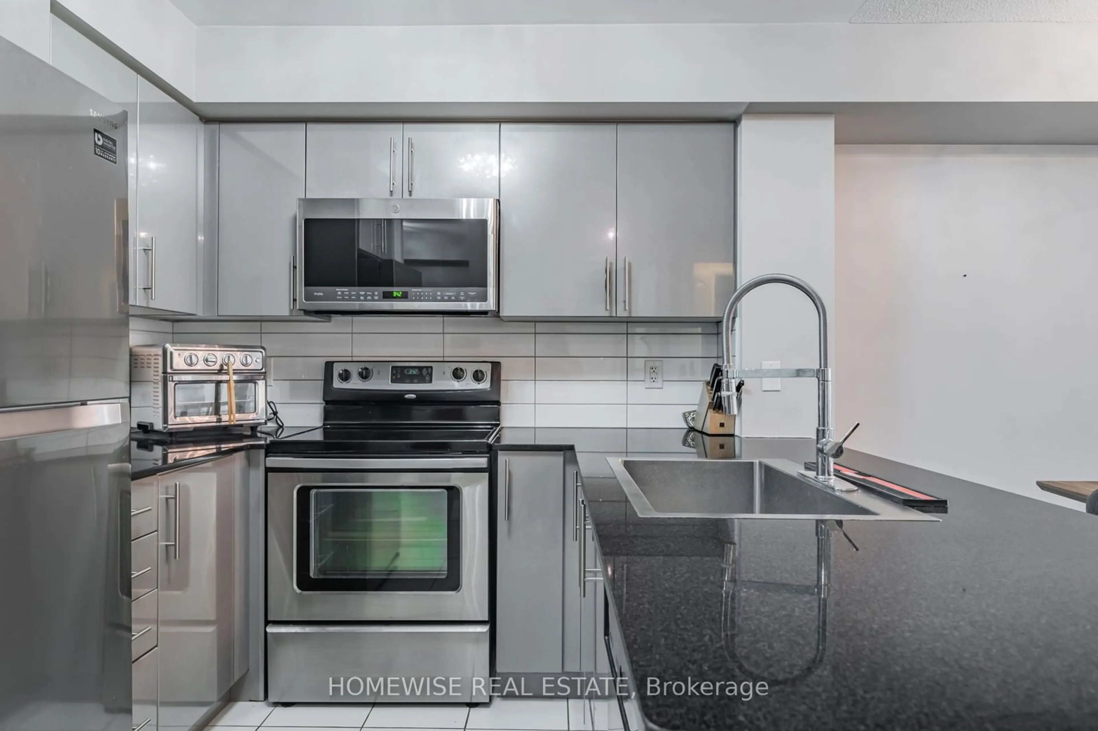 Standard kitchen, unknown for 1070 Sheppard Ave #717, Toronto Ontario M3J 0G8