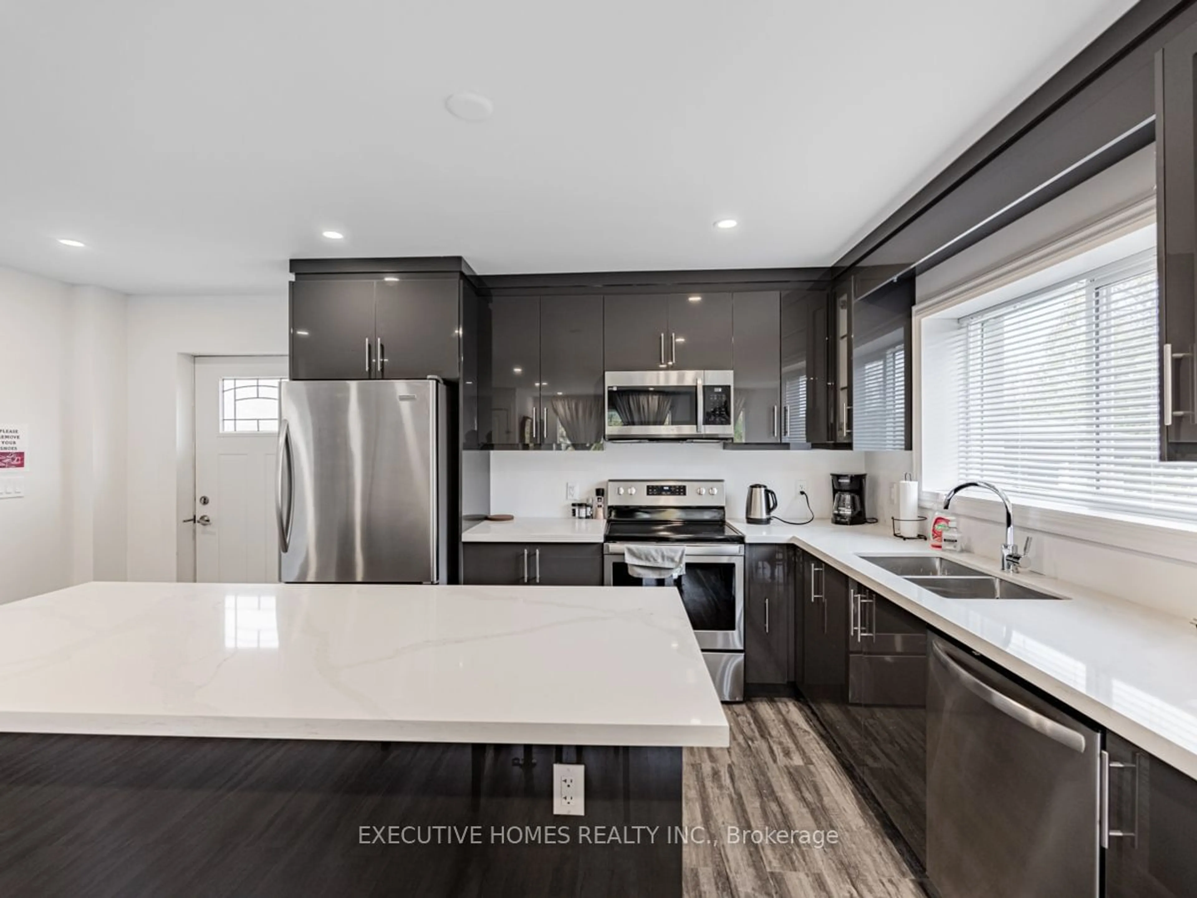 Contemporary kitchen, unknown for 191 DEANE Ave, Oakville Ontario L6K 1N4