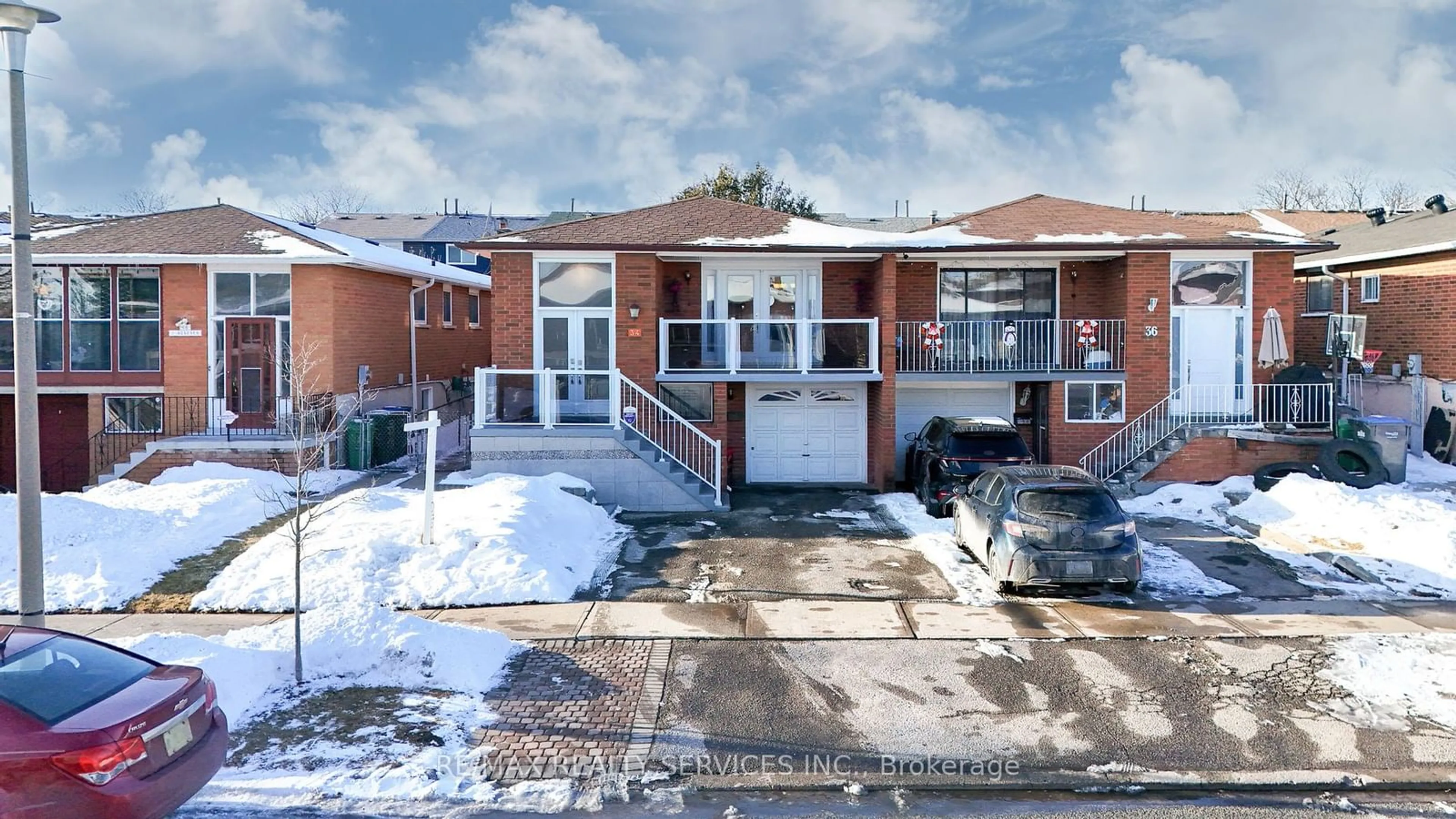 Home with brick exterior material, street for 34 Major Oaks Dr, Brampton Ontario L6V 3K2