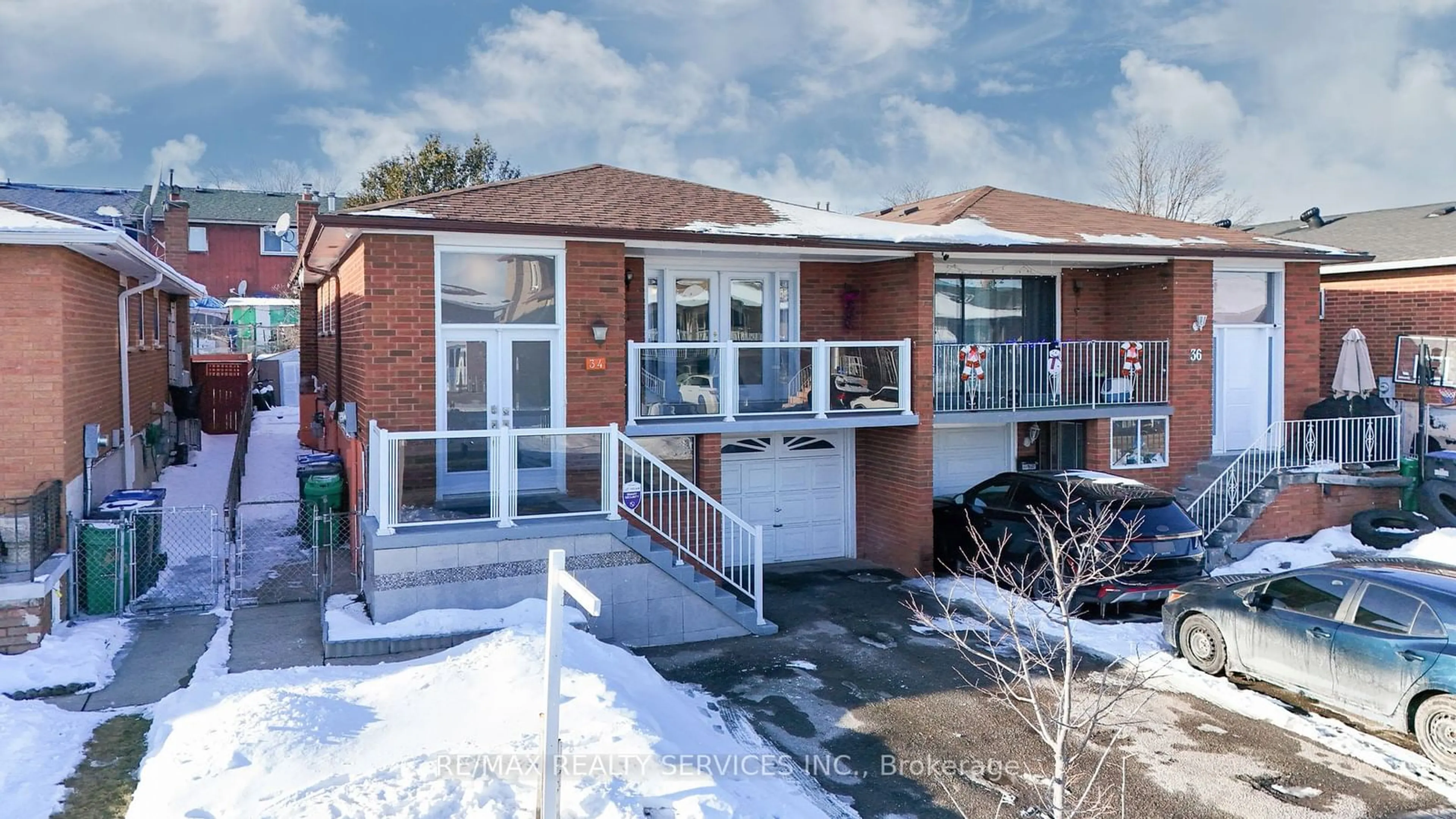 Home with brick exterior material, street for 34 Major Oaks Dr, Brampton Ontario L6V 3K2