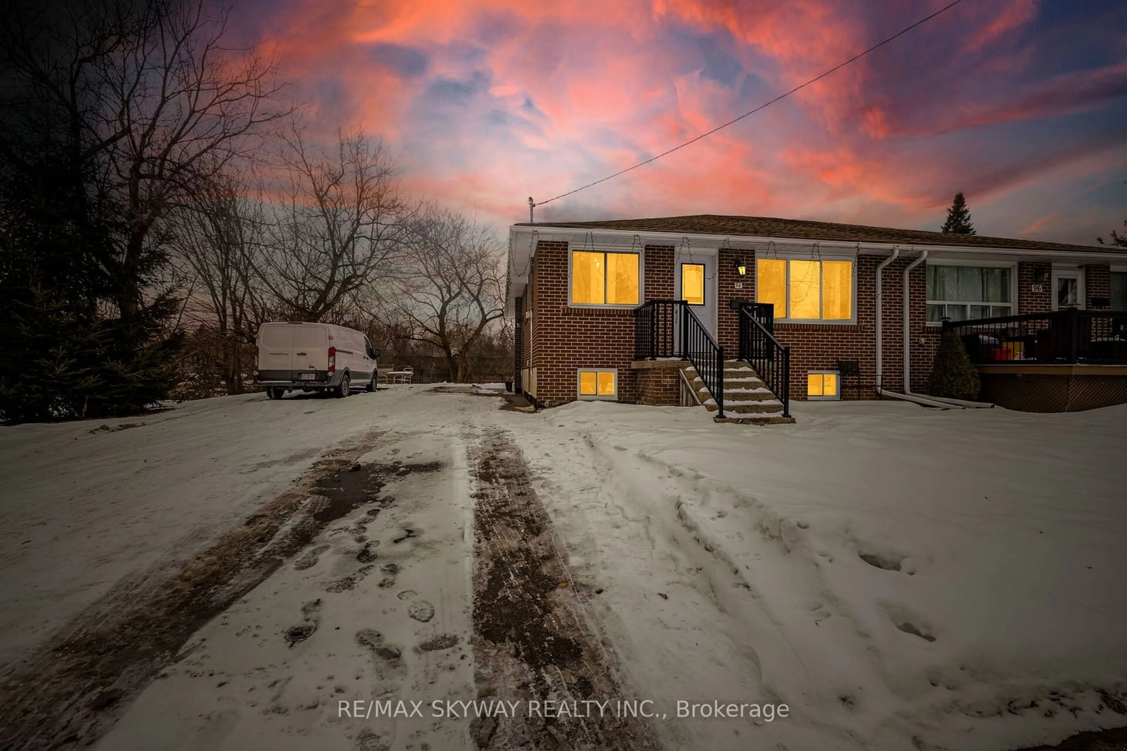 A pic from outside/outdoor area/front of a property/back of a property/a pic from drone, street for 98 Jessie St, Brampton Ontario L6Y 1L7