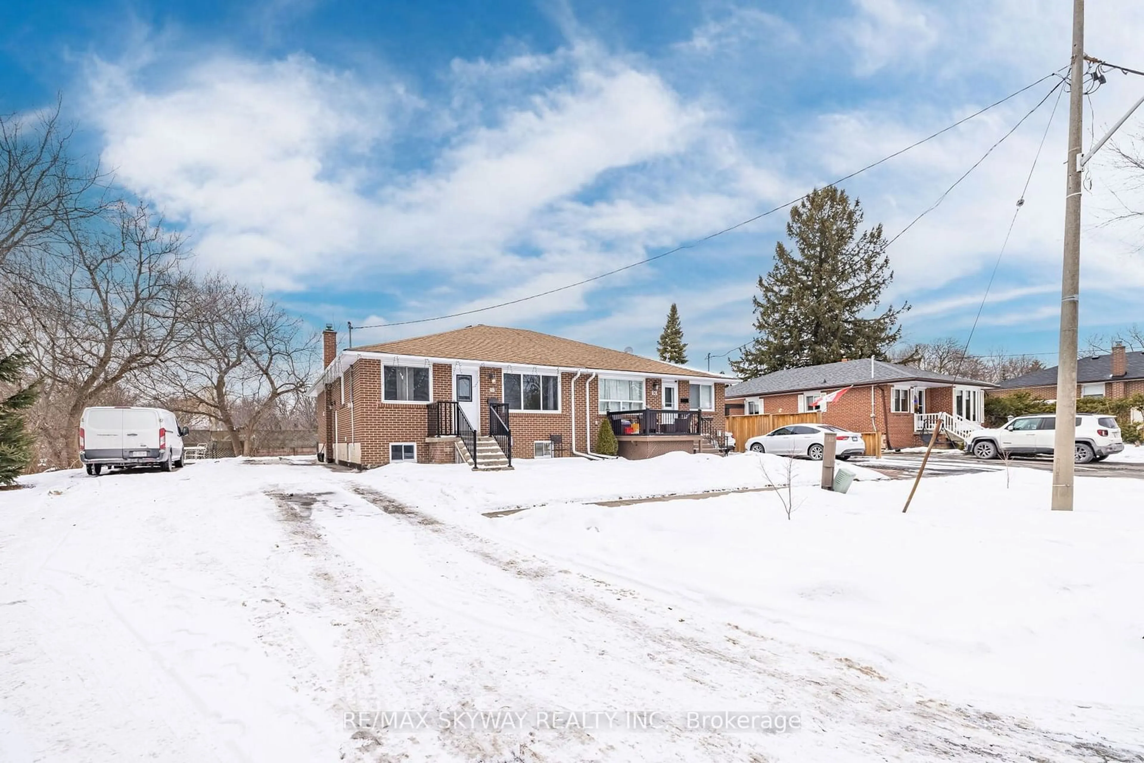 A pic from outside/outdoor area/front of a property/back of a property/a pic from drone, street for 98 Jessie St, Brampton Ontario L6Y 1L7