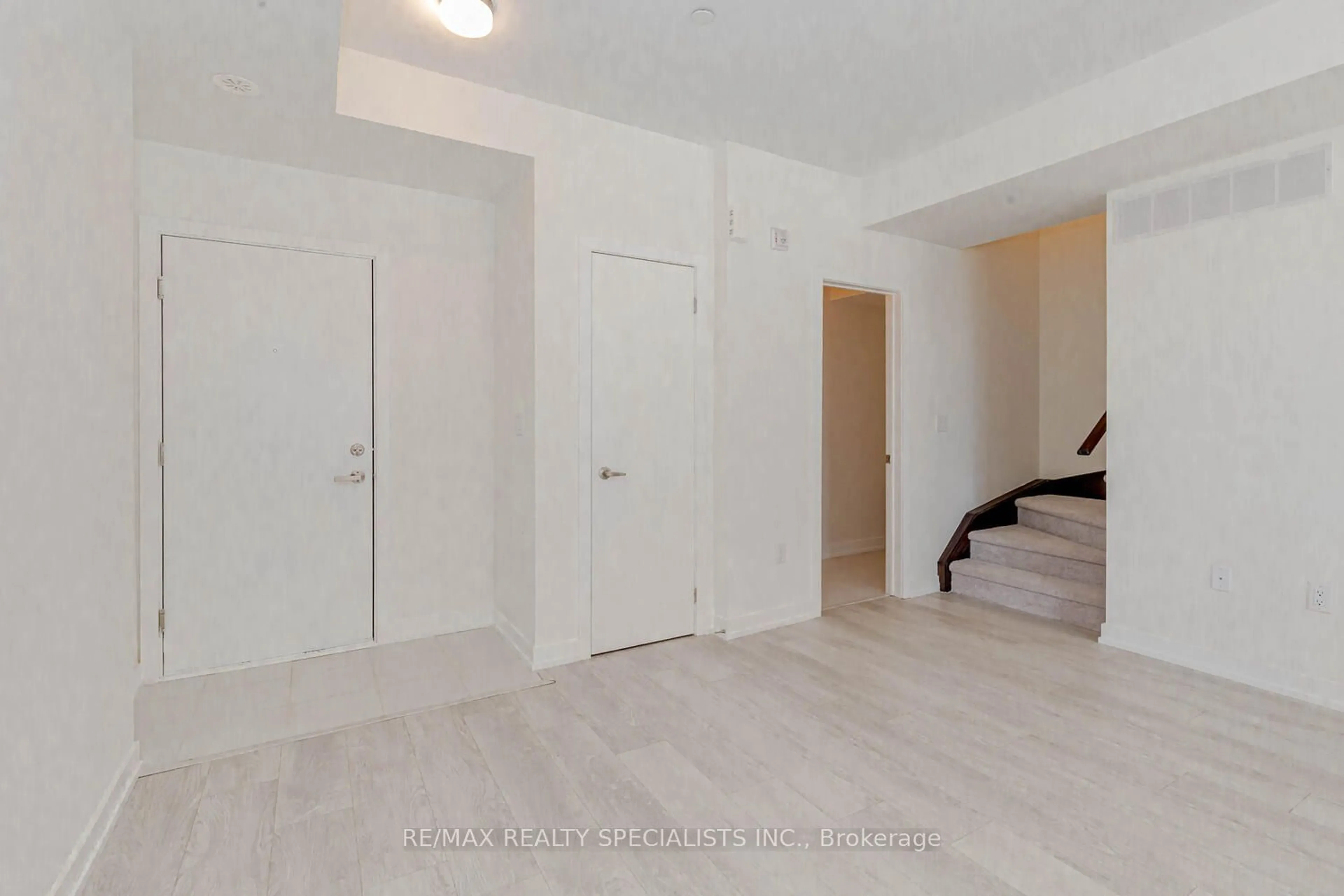 Indoor entryway for 3550 Colonial Dr #39, Mississauga Ontario L5L 0C1