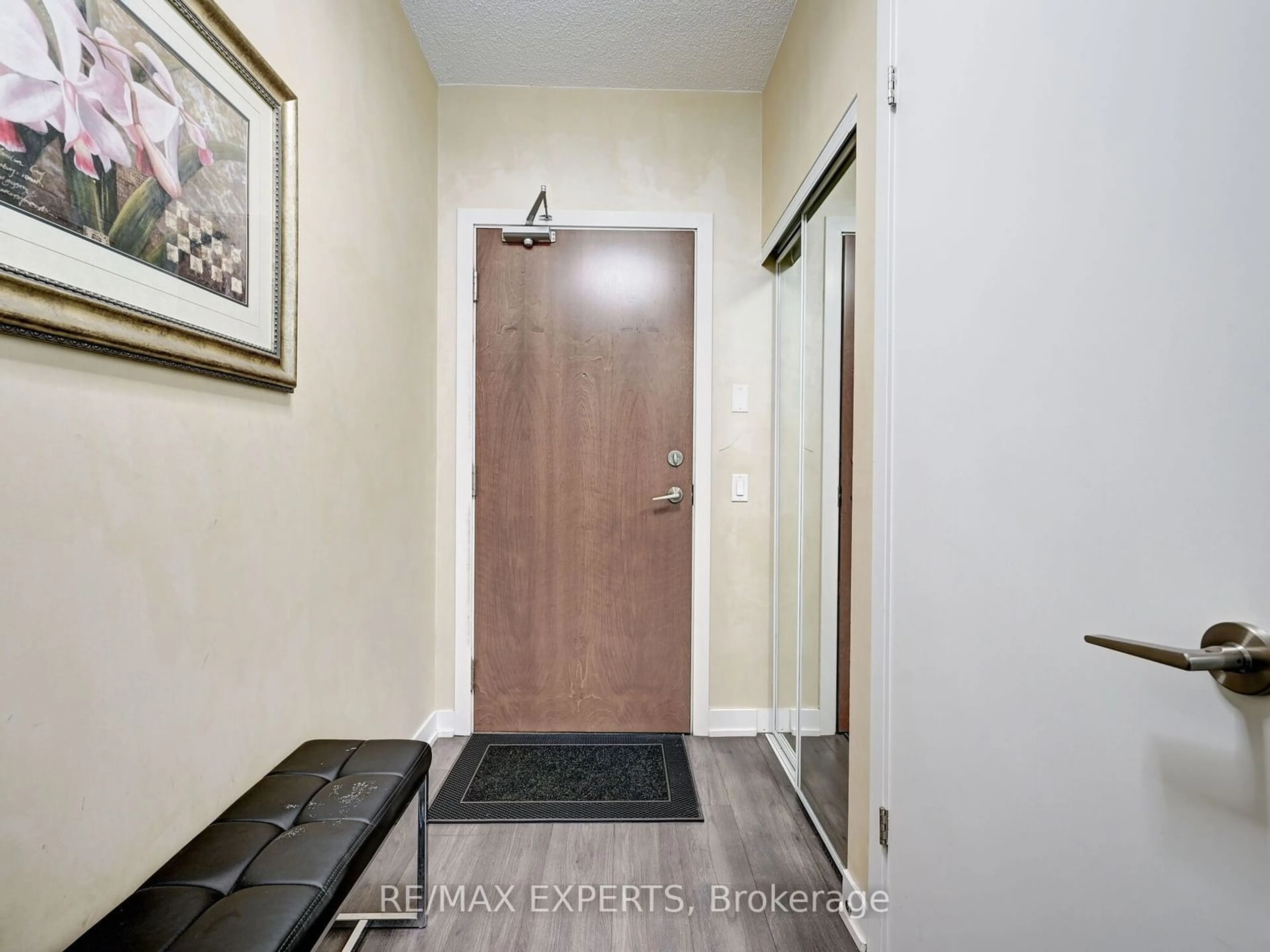 Indoor entryway for 2212 Lake Shore Blvd #4001, Toronto Ontario M8V 0C2