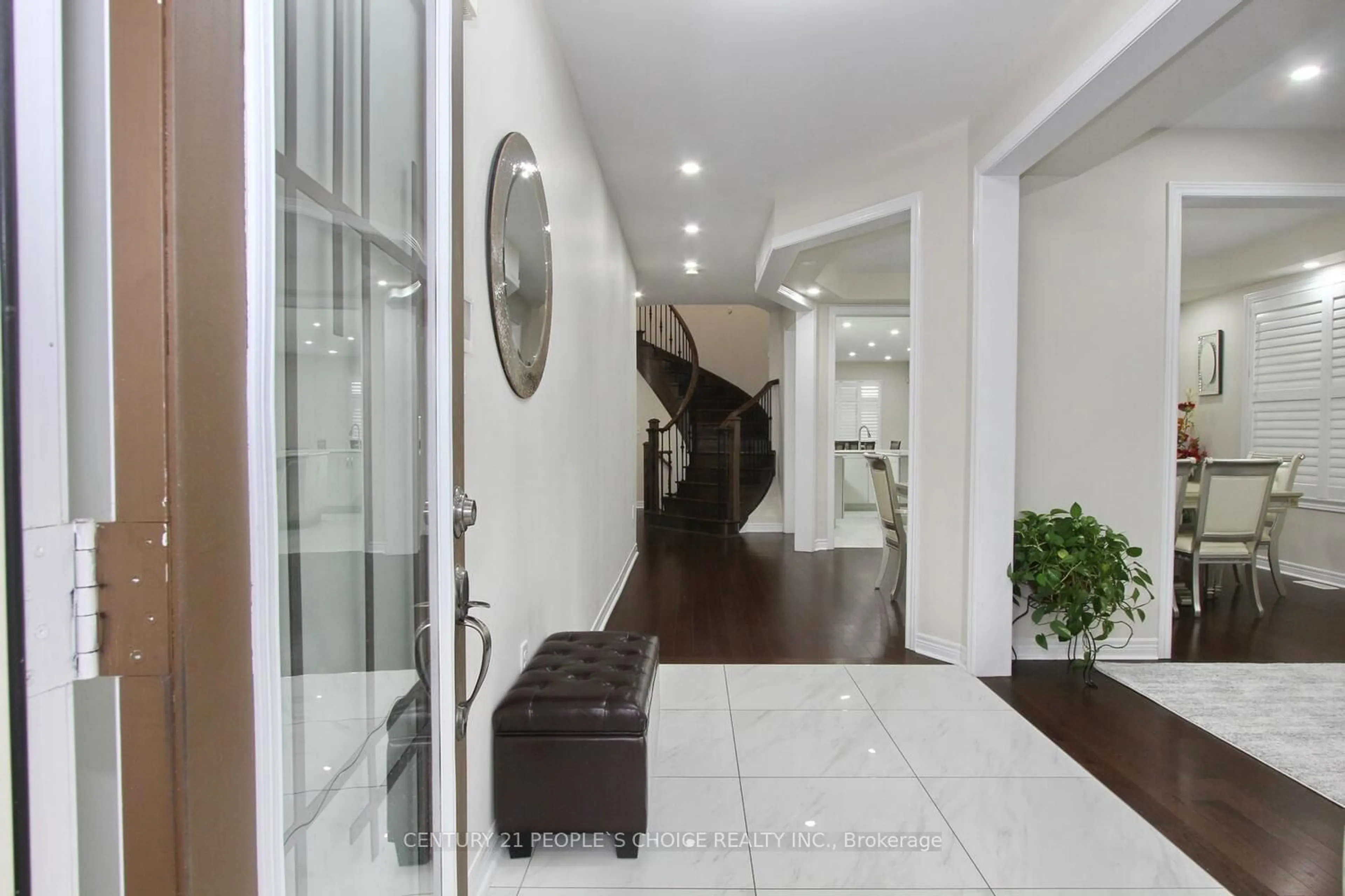 Indoor foyer for 67 Pellegrino Rd, Brampton Ontario L7A 4V7