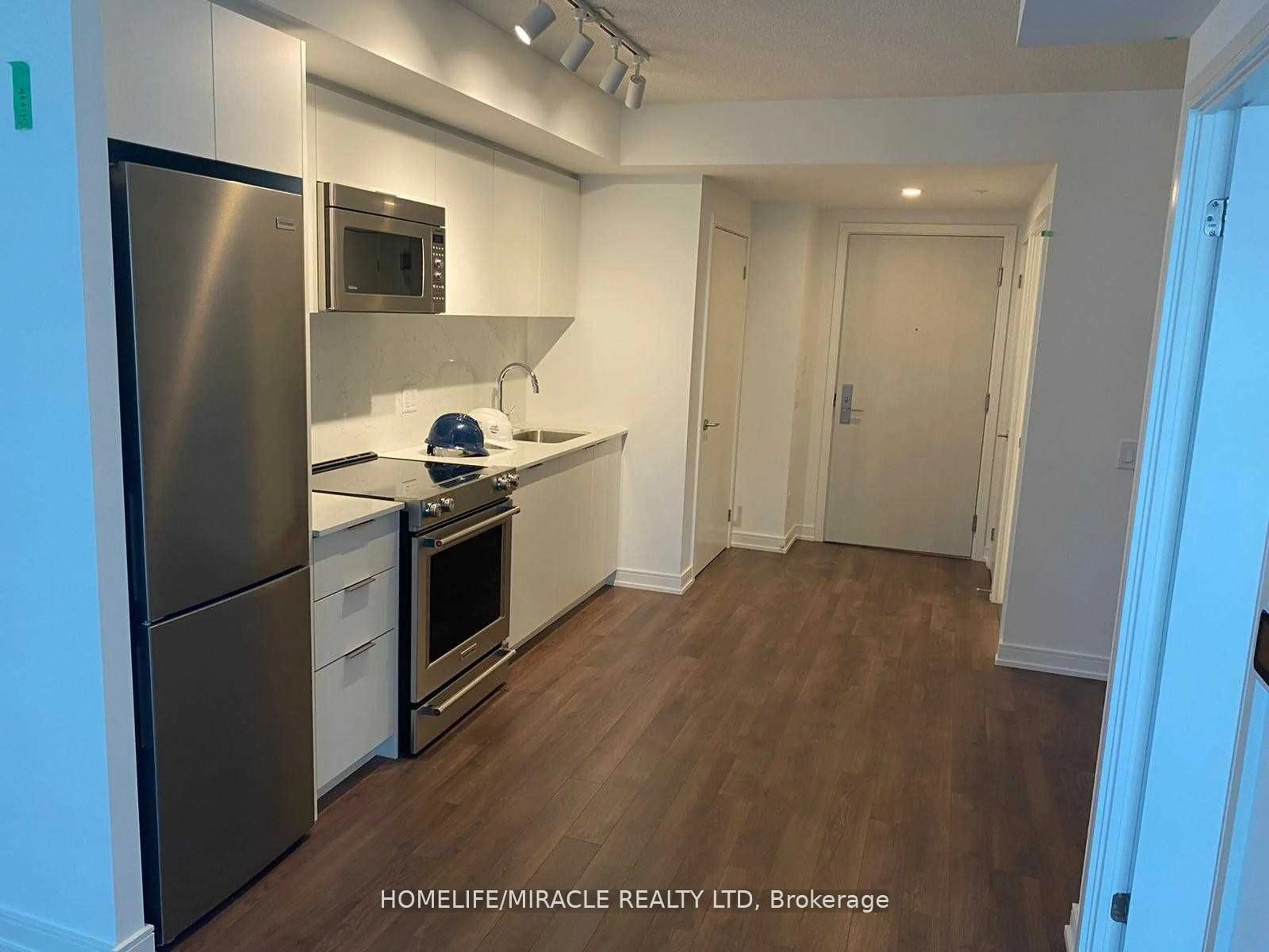 Standard kitchen, wood/laminate floor for 30 Samuel Wood Way #905, Toronto Ontario M9B 0C9