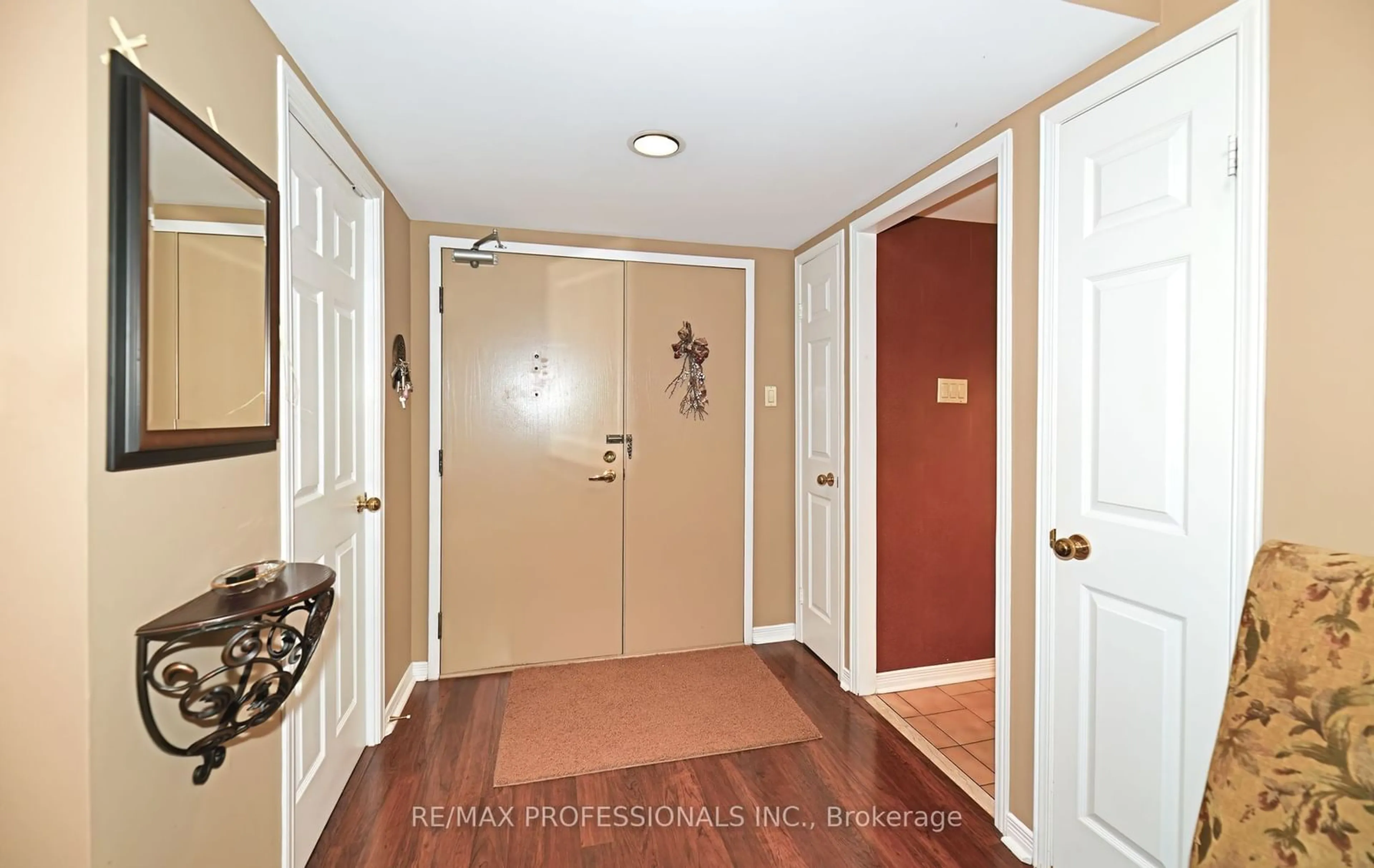 Indoor entryway for 58 Church St #1104, Brampton Ontario L6V 4A8