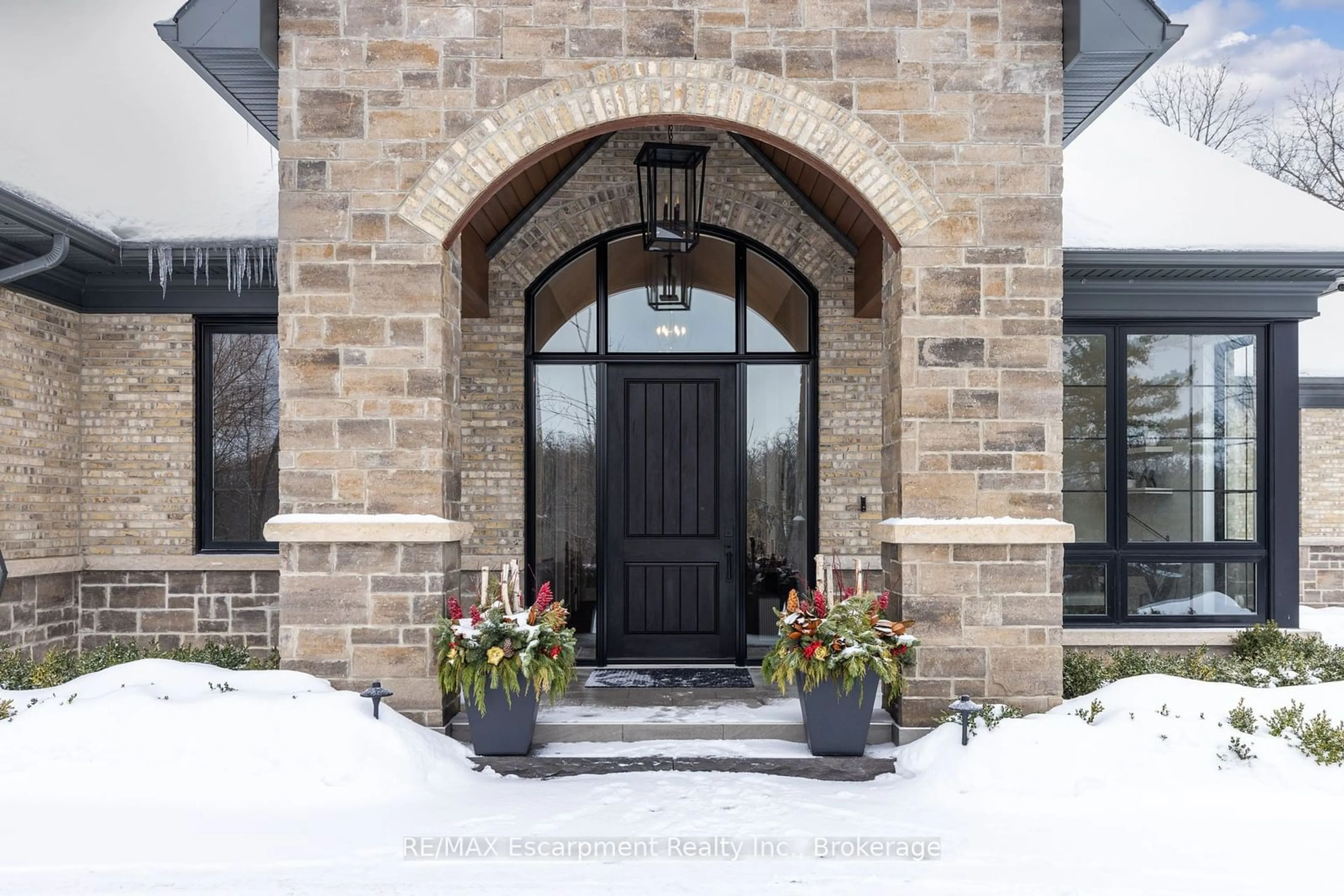 Indoor entryway for 6444 Cedar Springs Rd, Burlington Ontario L7P 0L1