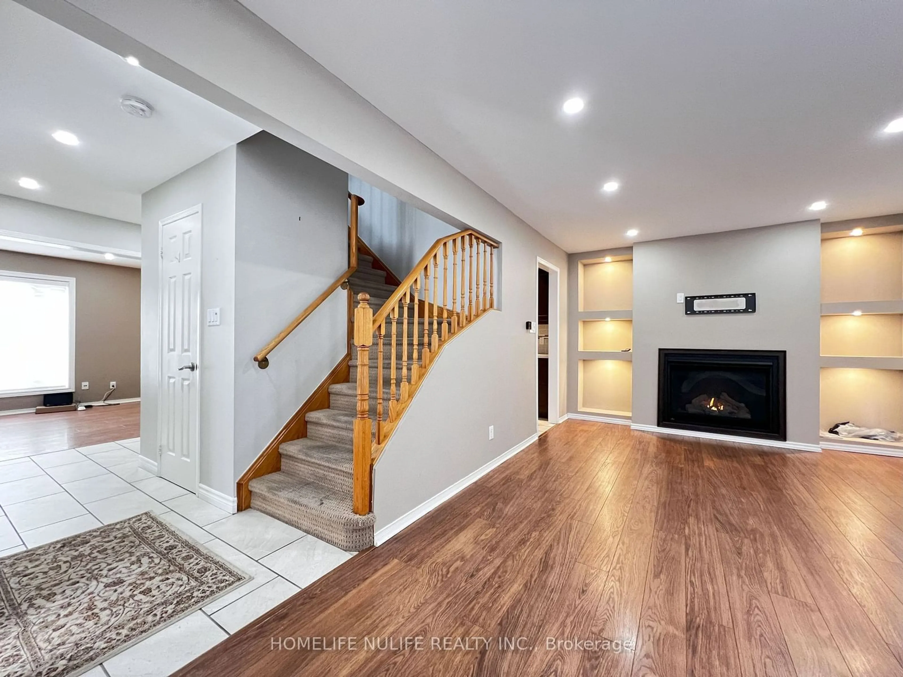 Indoor entryway for 6578 Lisgar Dr, Mississauga Ontario L5N 6W1