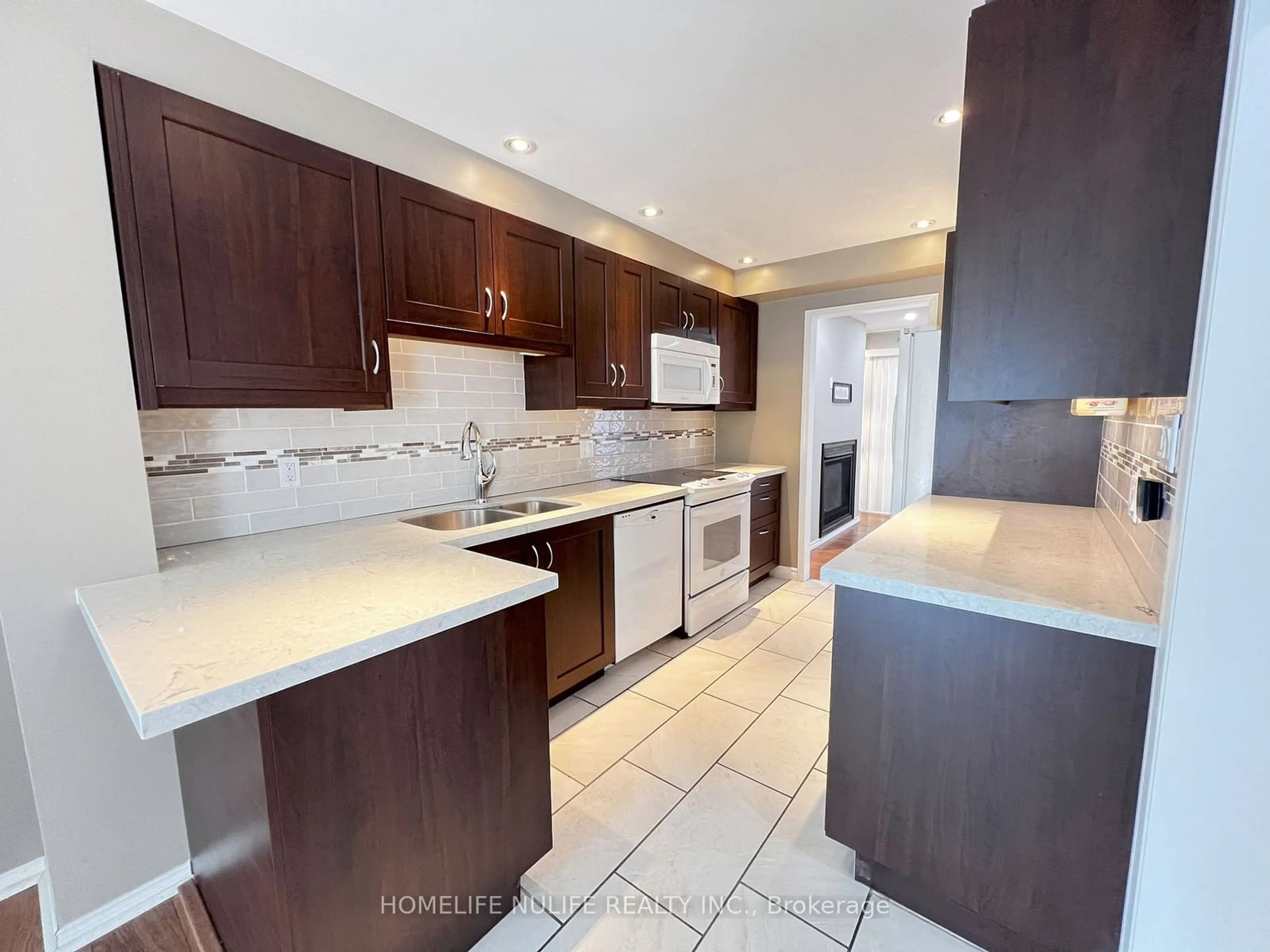 Open concept kitchen, ceramic/tile floor for 6578 Lisgar Dr, Mississauga Ontario L5N 6W1