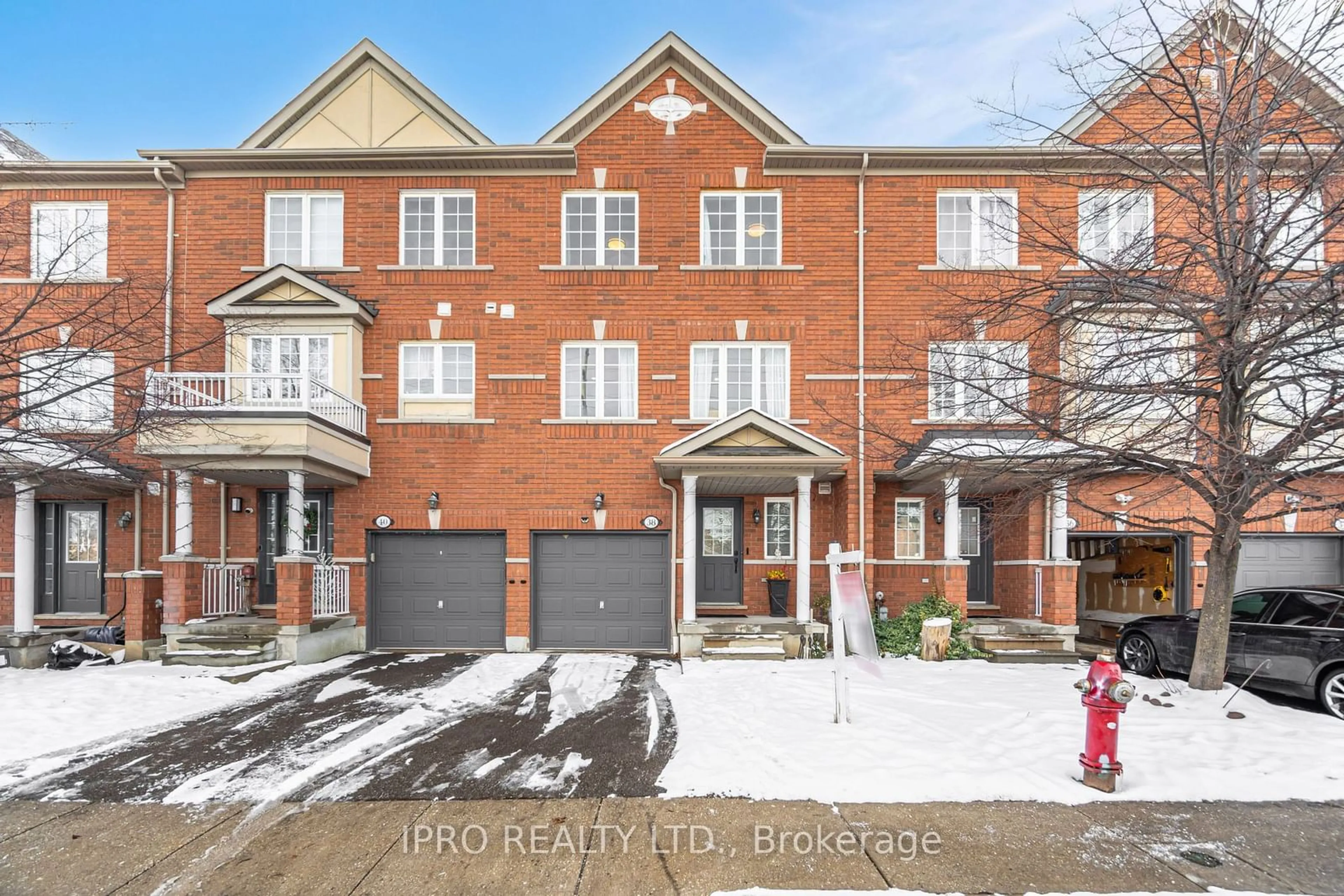 Home with brick exterior material, street for 520 Novo Star Dr #38, Mississauga Ontario L5W 1X7