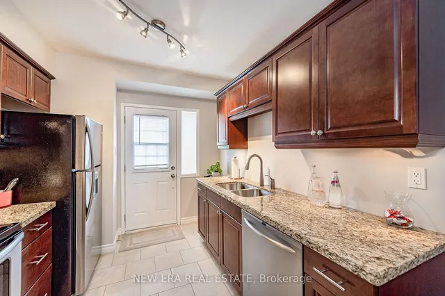 Additional property image - 102 Glenashton Dr