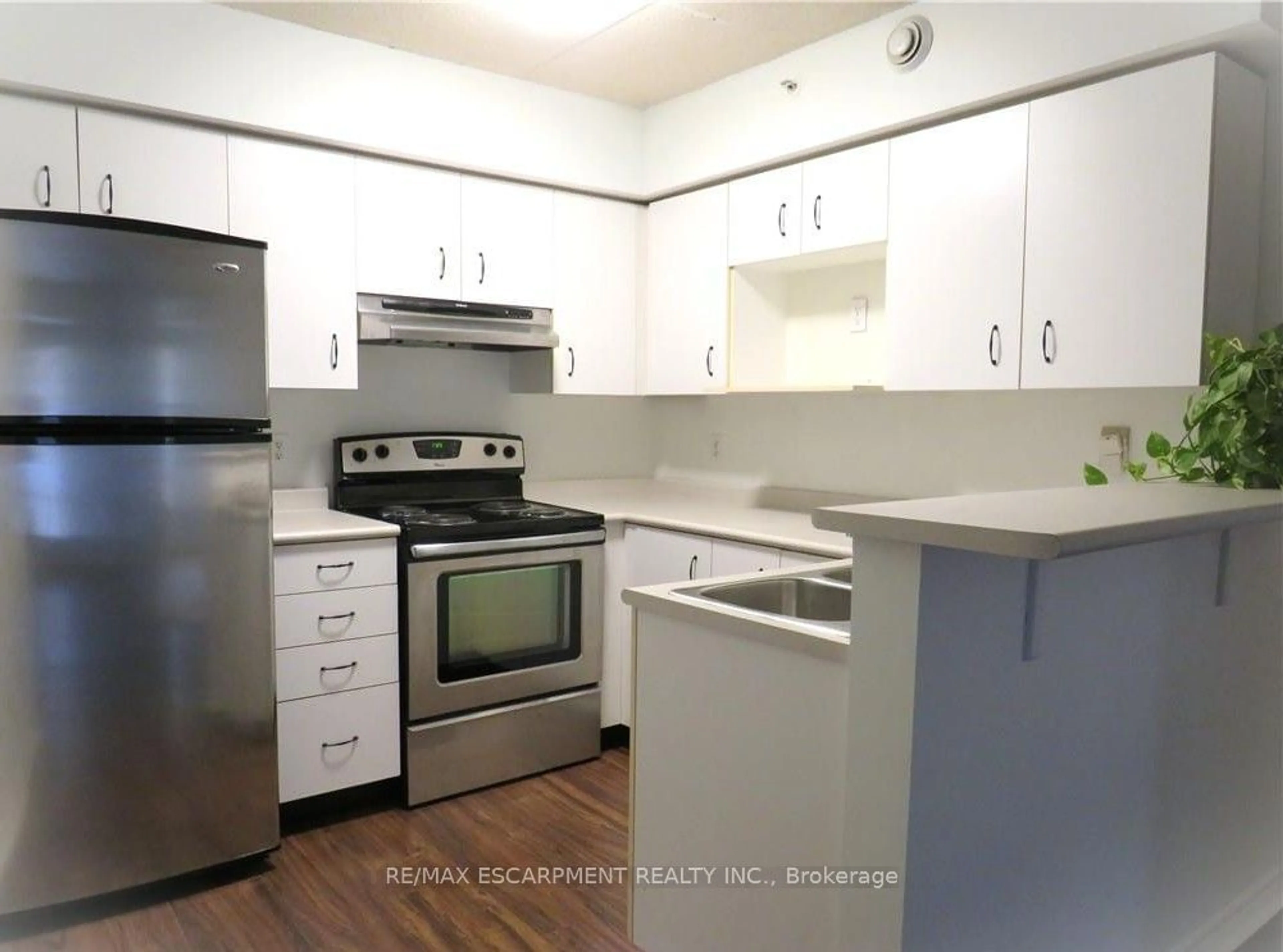 Standard kitchen, unknown for 4015 Kilmer Dr #208, Burlington Ontario L7M 4M4