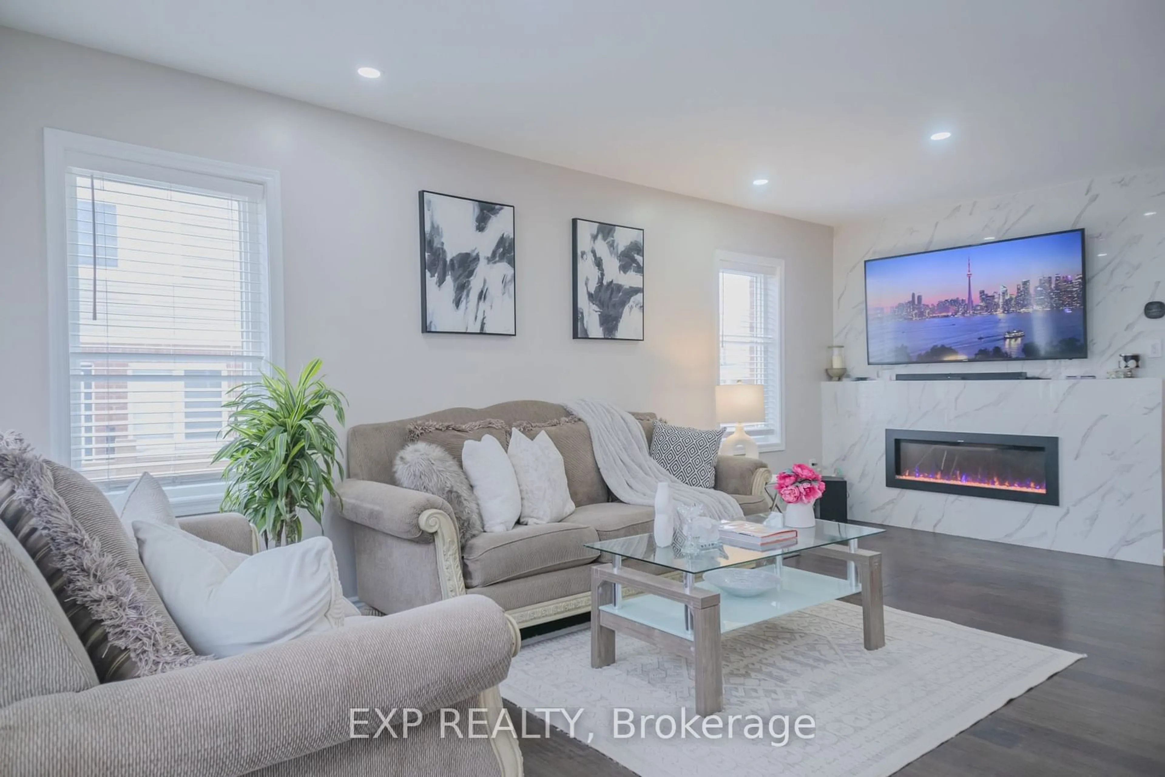 Living room with furniture, unknown for 77 Benhurst Cres, Brampton Ontario L7A 5A5