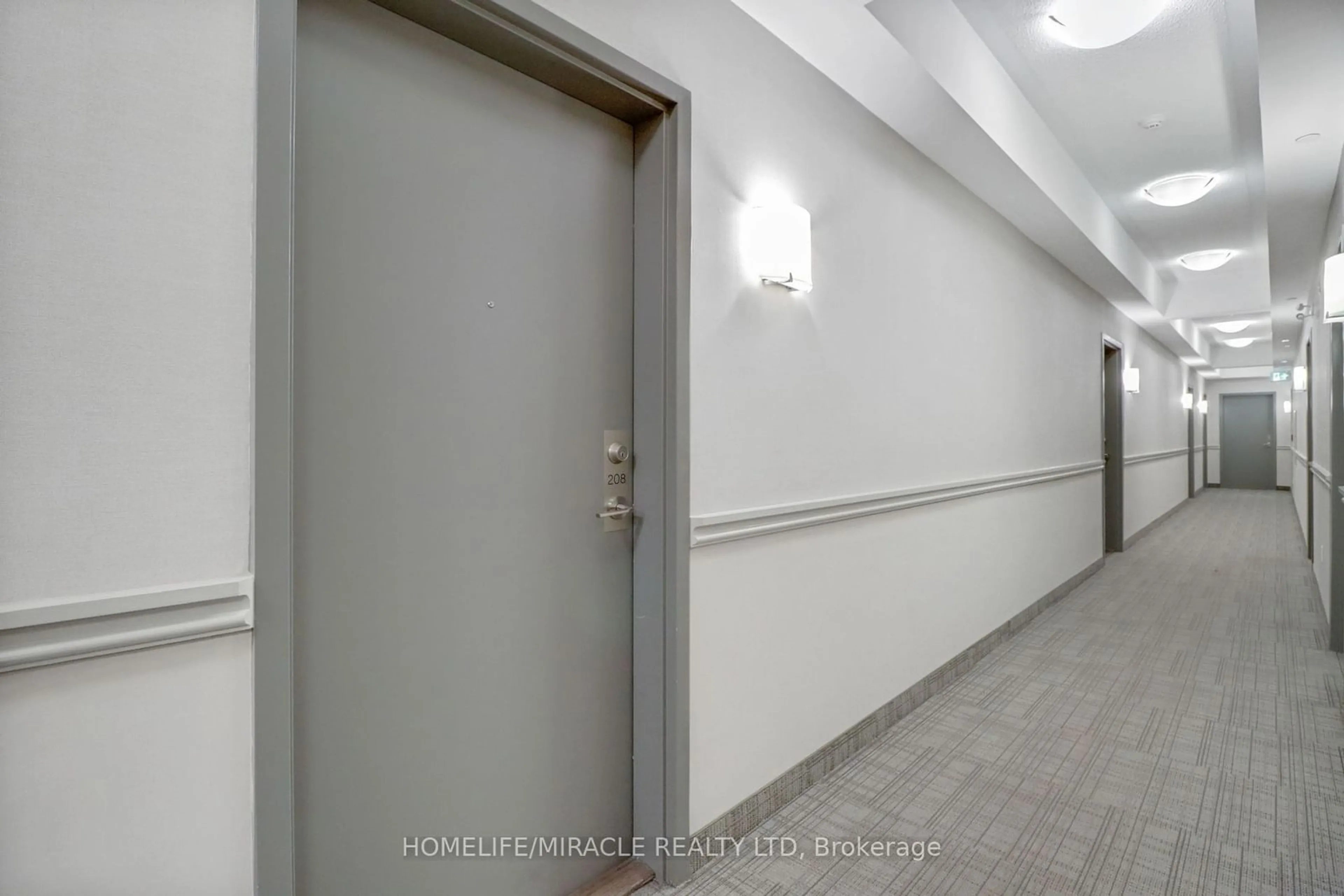 Indoor foyer for 54 Sky Harbour Dr #208, Brampton Ontario L6Y 6B9