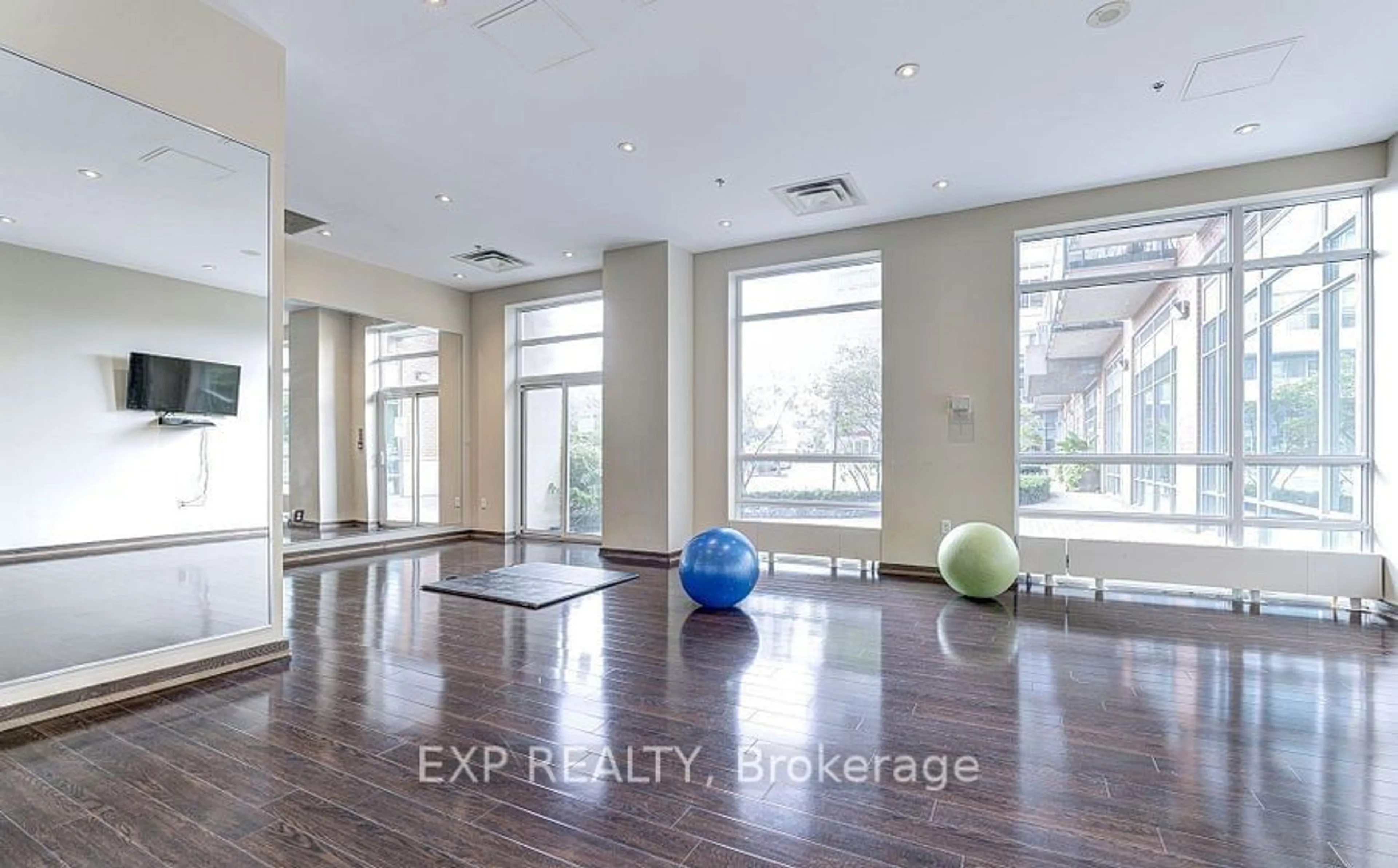 Gym or fitness room for 215 Queen St #1603, Brampton Ontario L6W 0A9