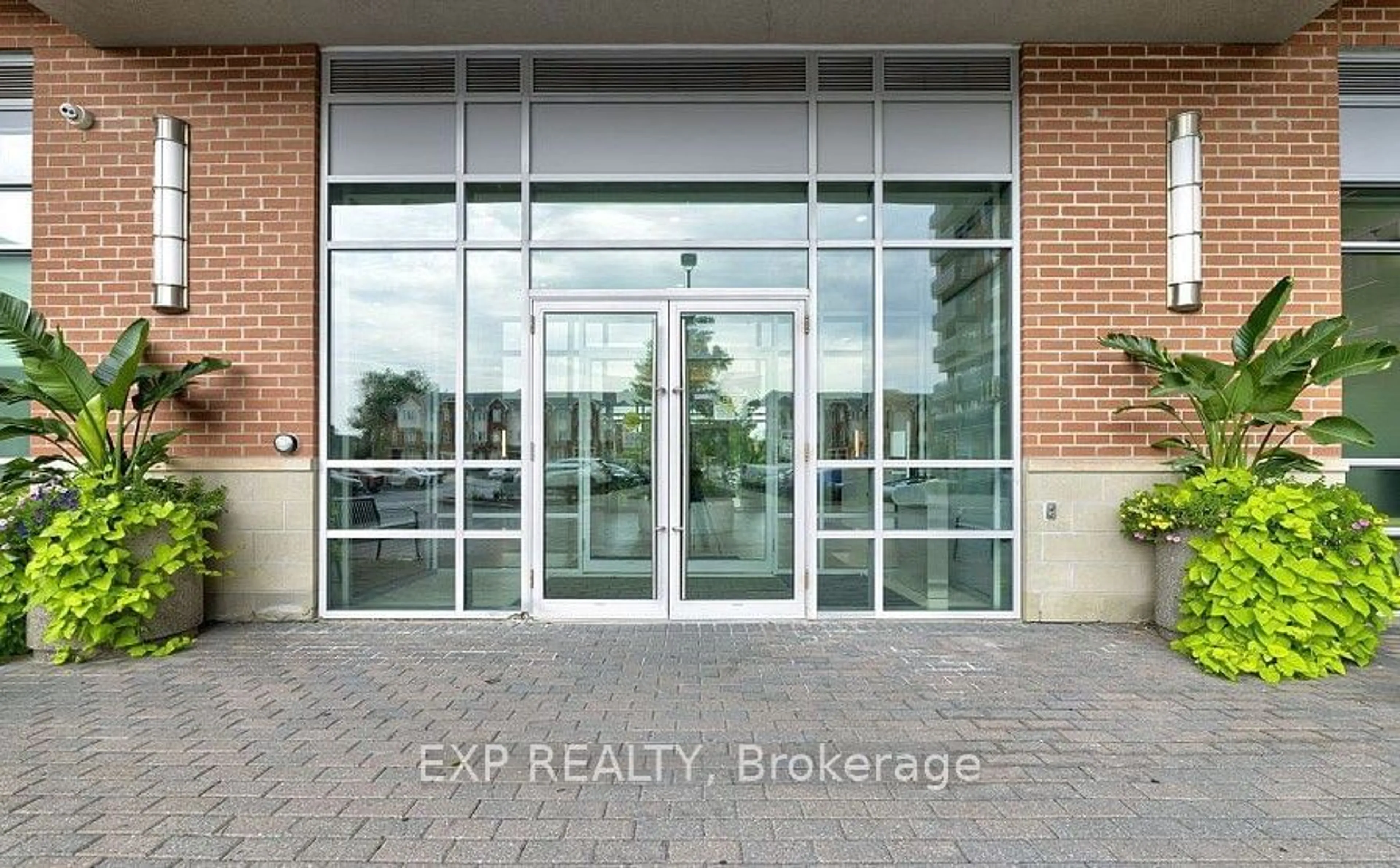 Indoor entryway for 215 Queen St #1603, Brampton Ontario L6W 0A9