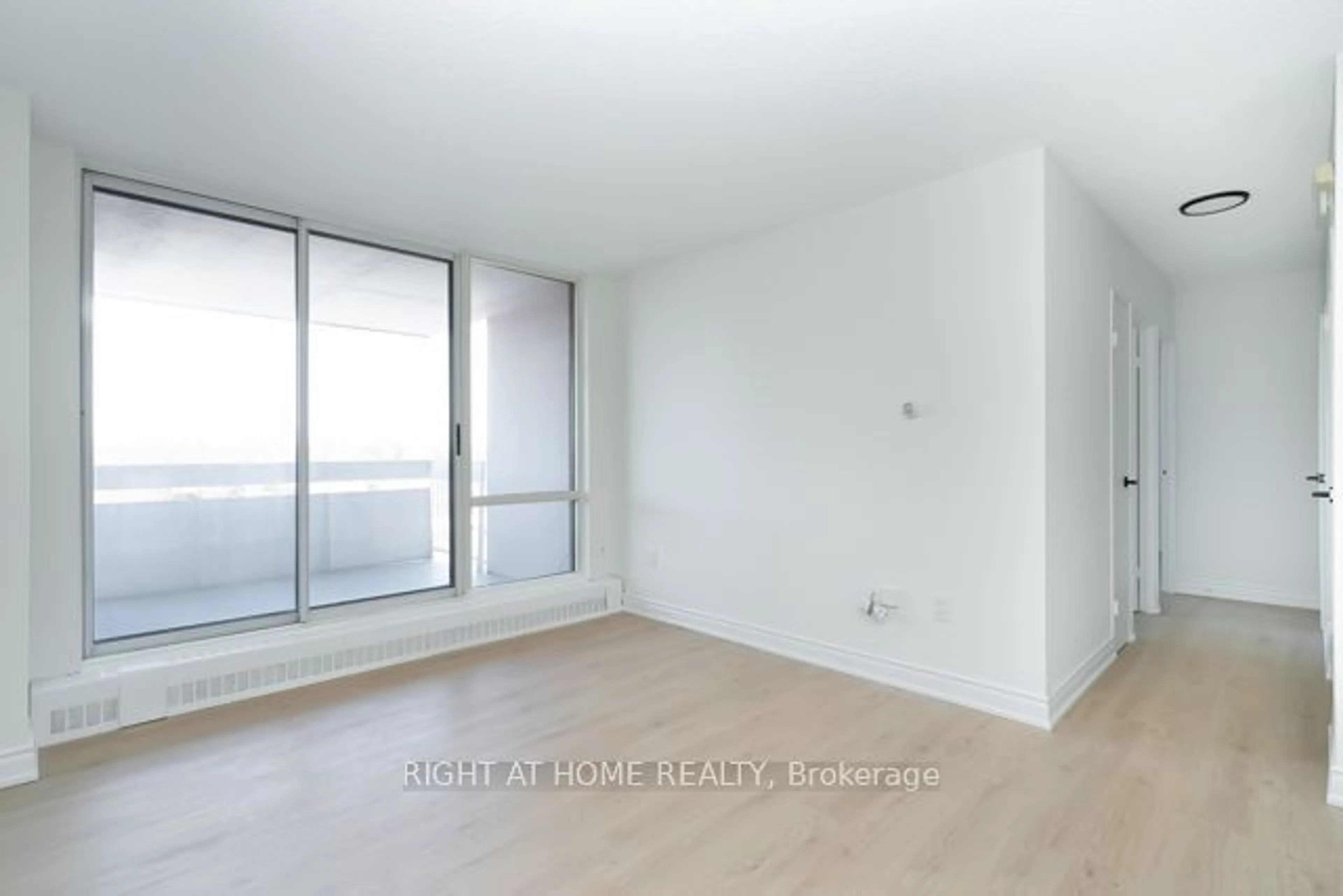 A pic of a room for 1625 Bloor St #815, Mississauga Ontario L4X 1S3