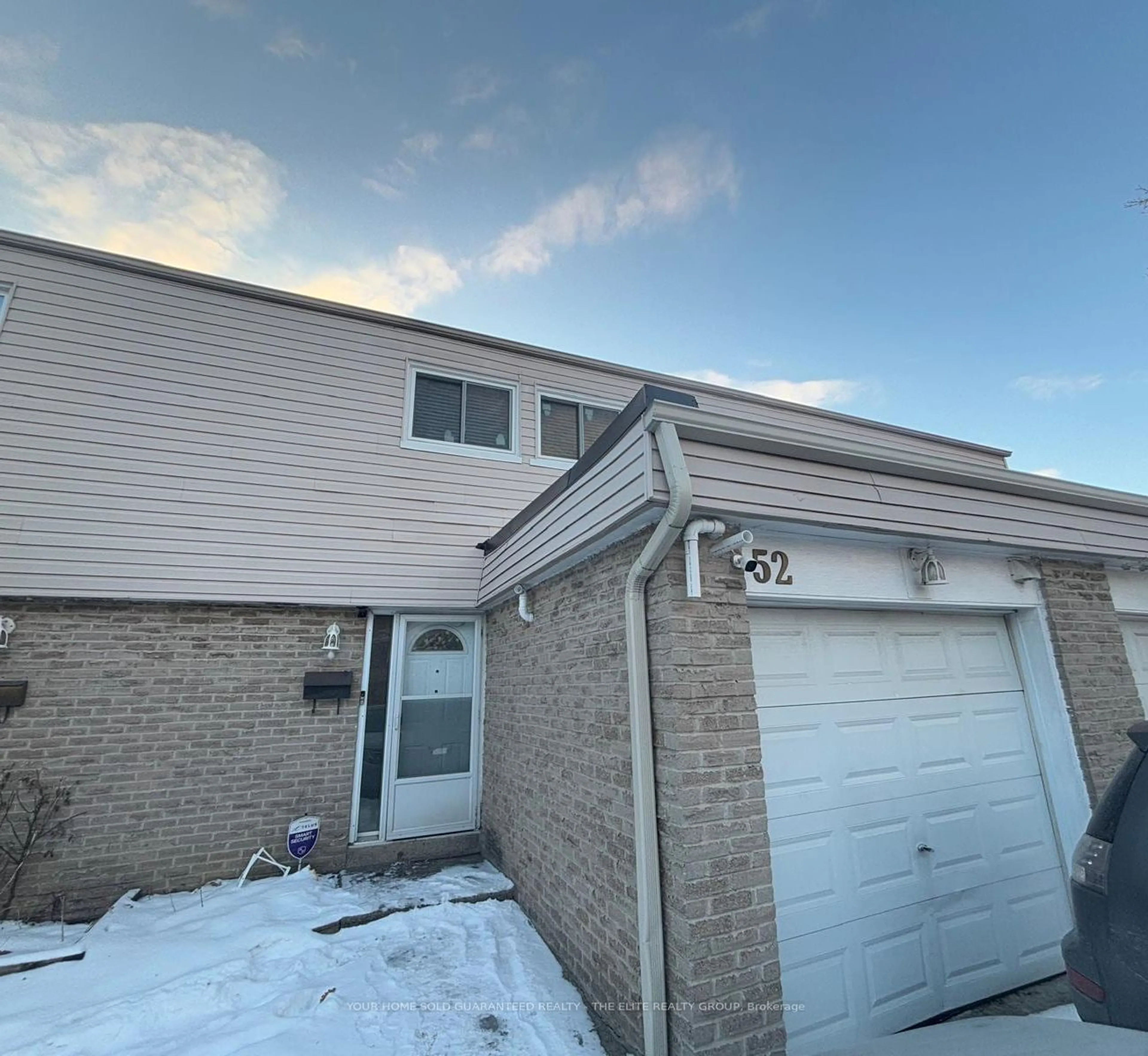 A pic from outside/outdoor area/front of a property/back of a property/a pic from drone, building for 3600 Morning Star Dr #52, Mississauga Ontario L4T 1Y5