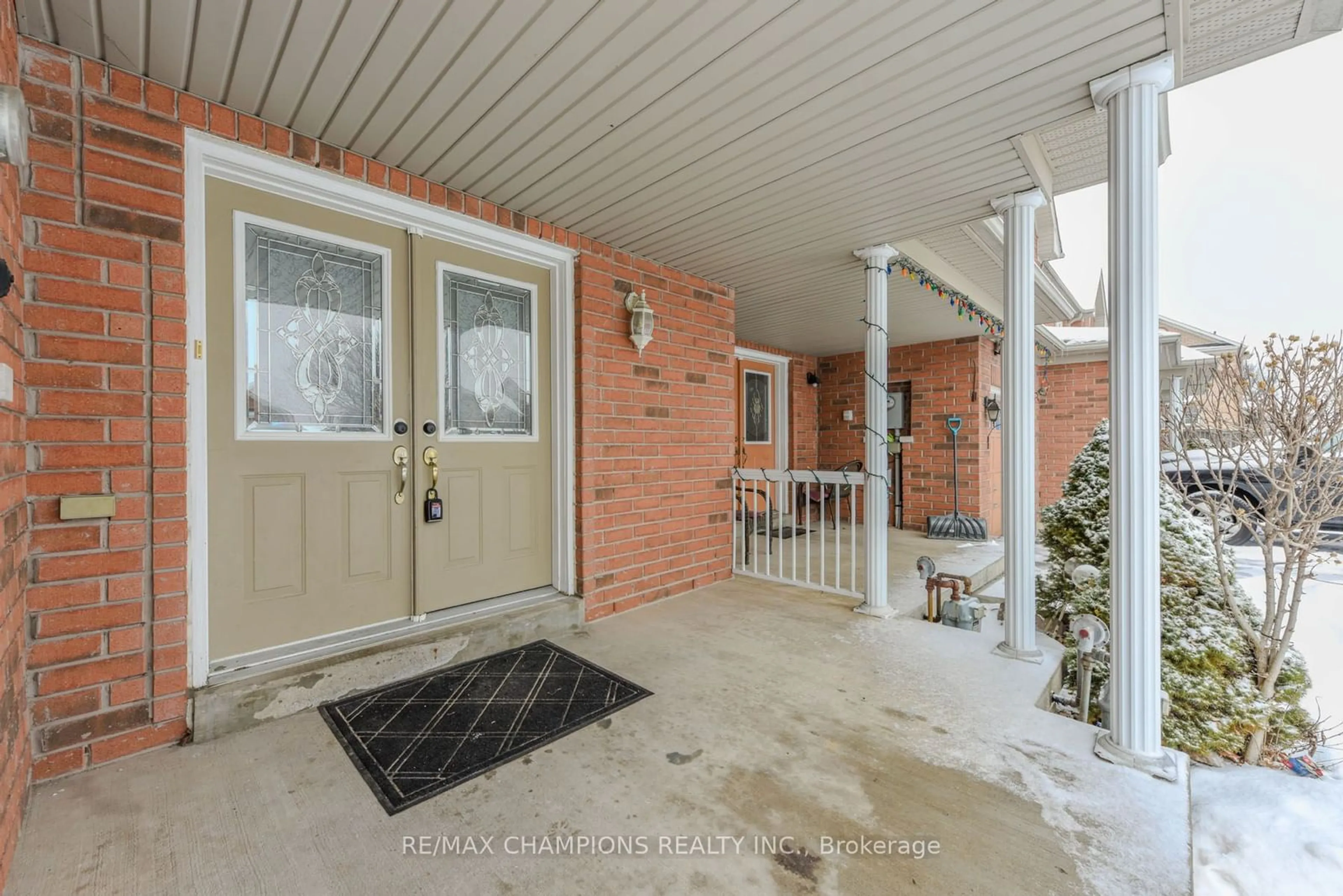 Indoor entryway for 258 Van Kirk Dr, Brampton Ontario L7A 3W5