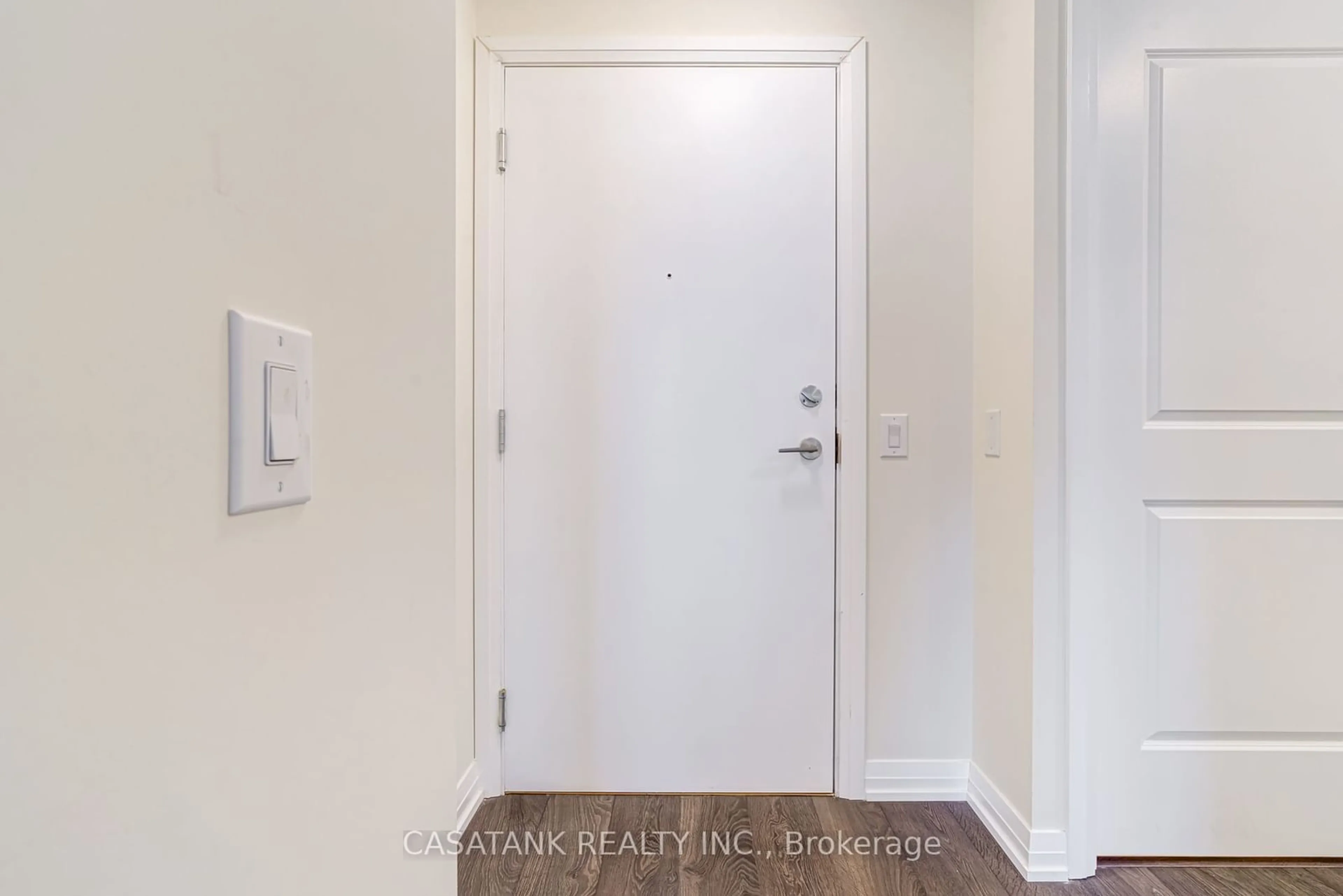 Indoor entryway for 50 Thomas Riley Rd, Toronto Ontario M9B 0C5