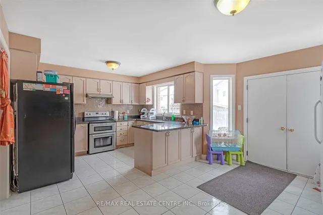Additional image 31 of 21 Sprucelands Ave
