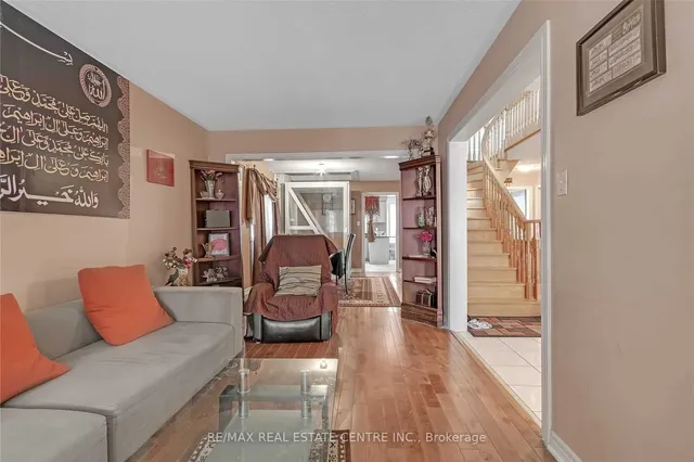 Additional image 32 of 21 Sprucelands Ave