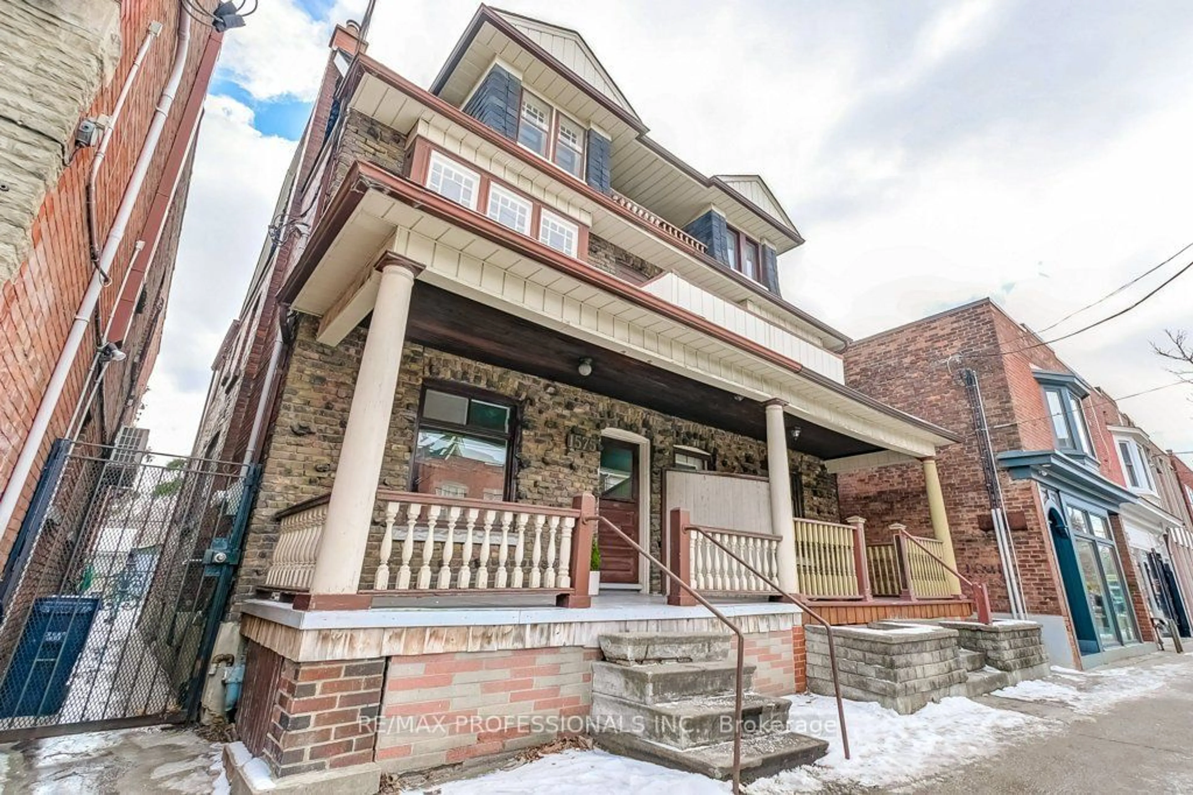 Home with brick exterior material, building for 1575 Dupont St, Toronto Ontario M6P 3S5