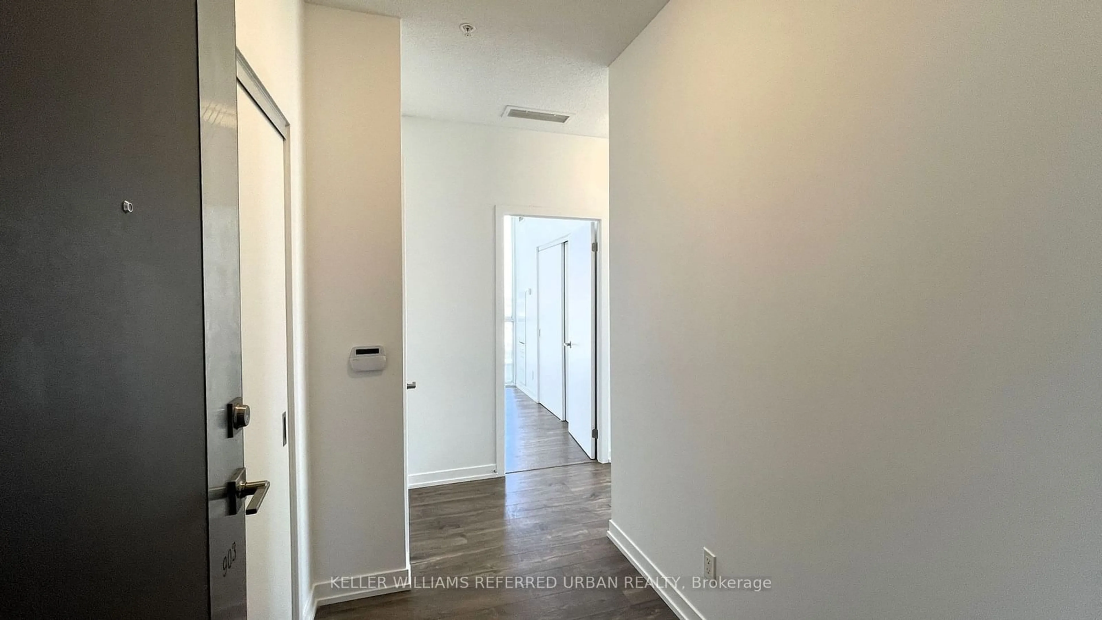 Indoor entryway for 2087 Fairview St #903, Burlington Ontario L7R 0R5