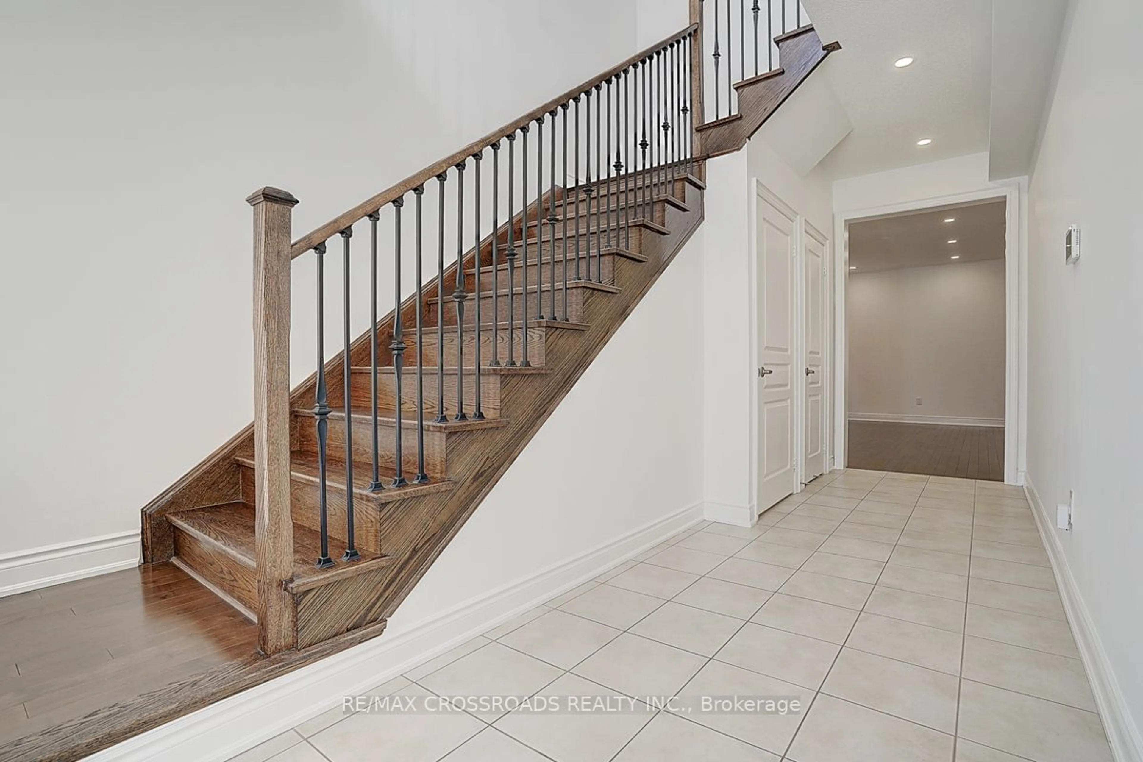 Stairs for 423 Grindstone Tr, Oakville Ontario L6H 0S1