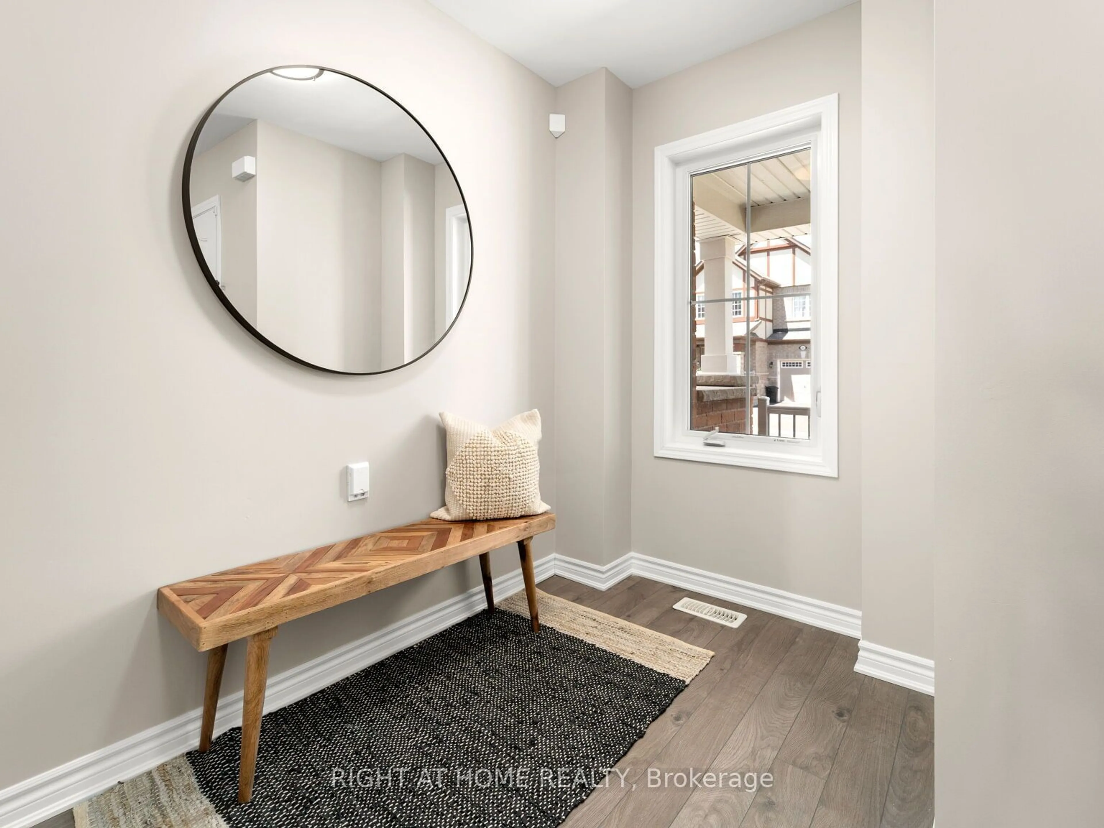 Indoor entryway for 308 Jean Landing, Milton Ontario L9E 1C6