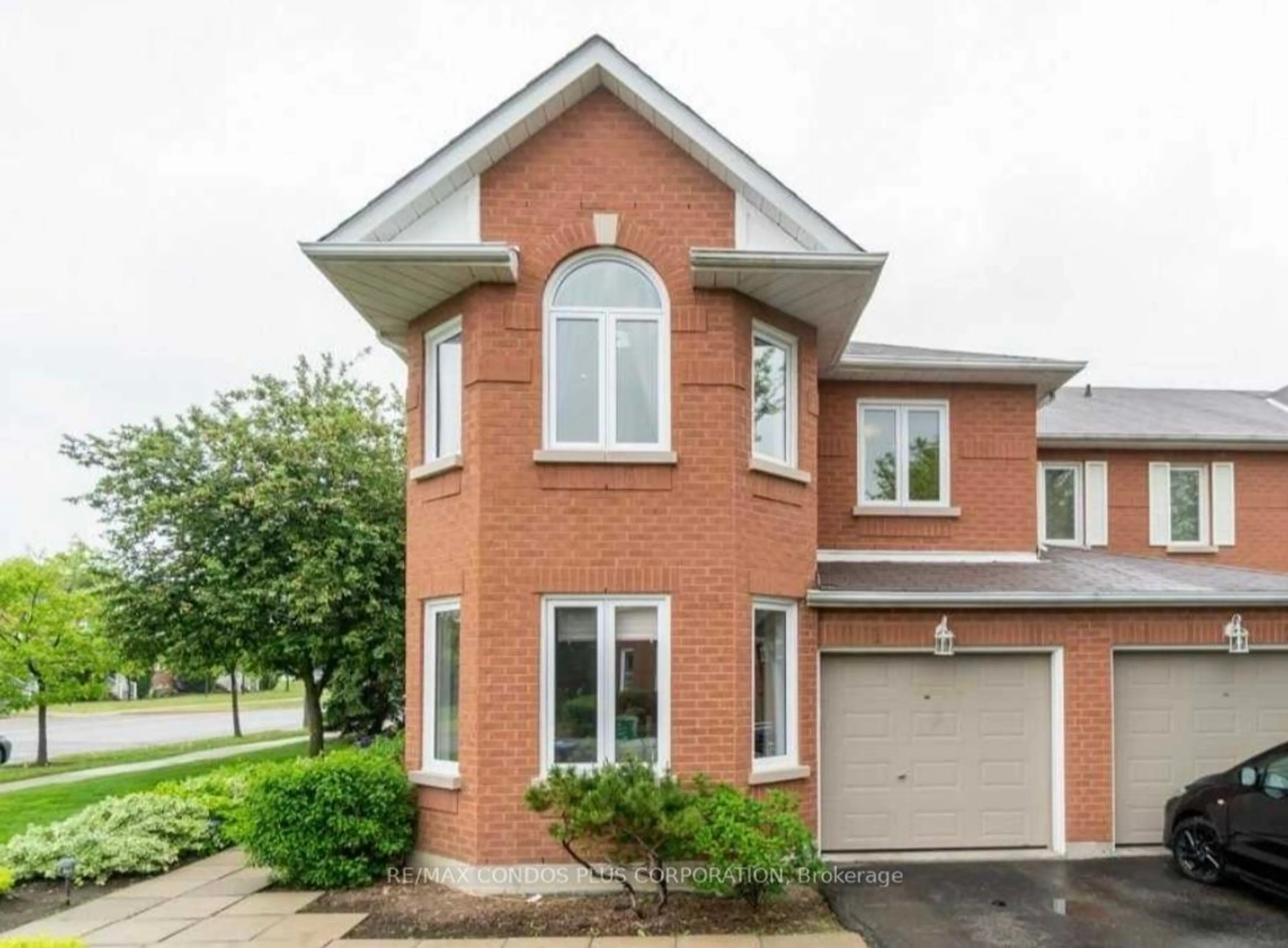 Home with brick exterior material, street for 6050 Bidwell Tr #1, Mississauga Ontario L5V 1V6