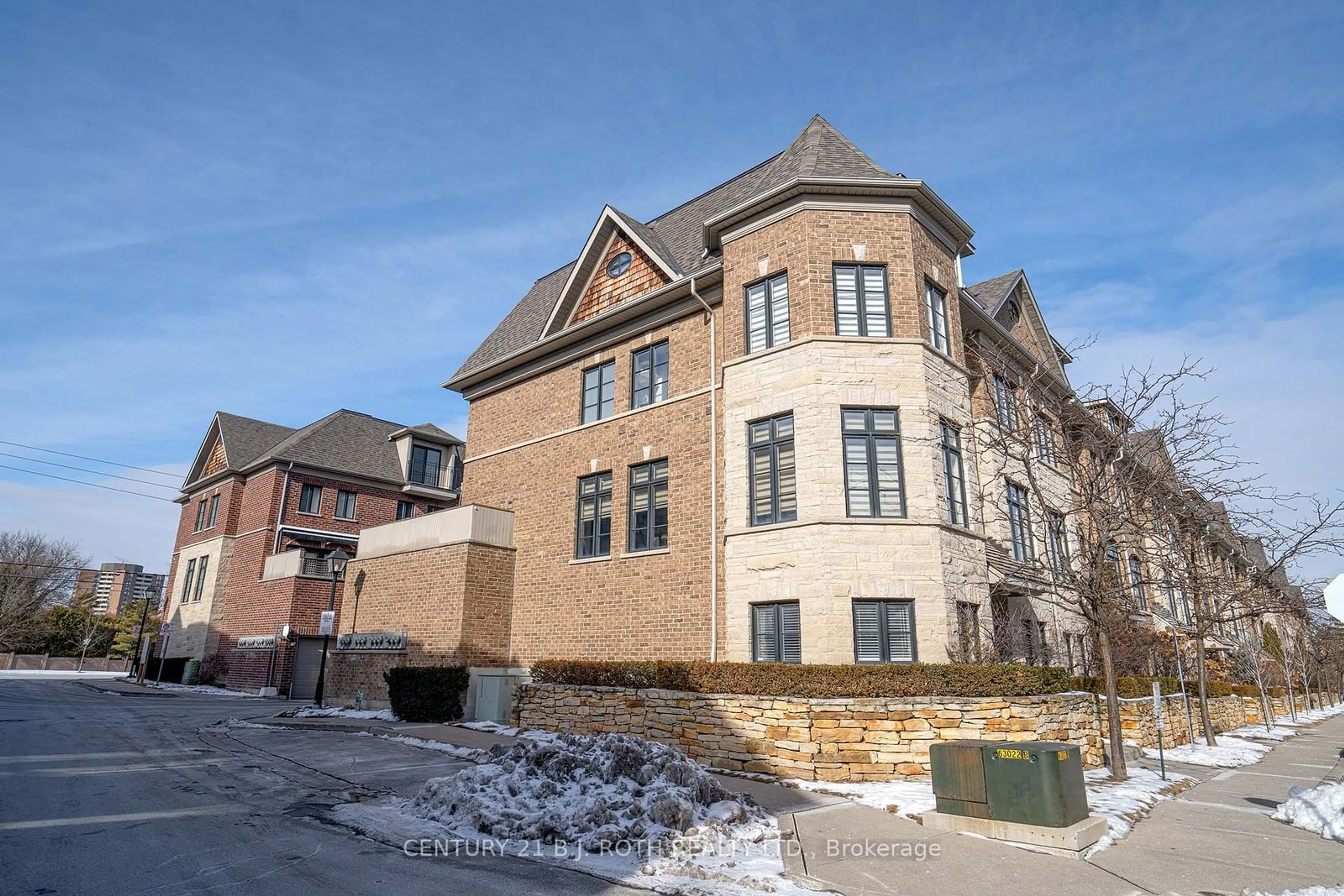 Home with brick exterior material, street for 1812 Burnhamthorpe Rd #1, Mississauga Ontario L4X 0A3