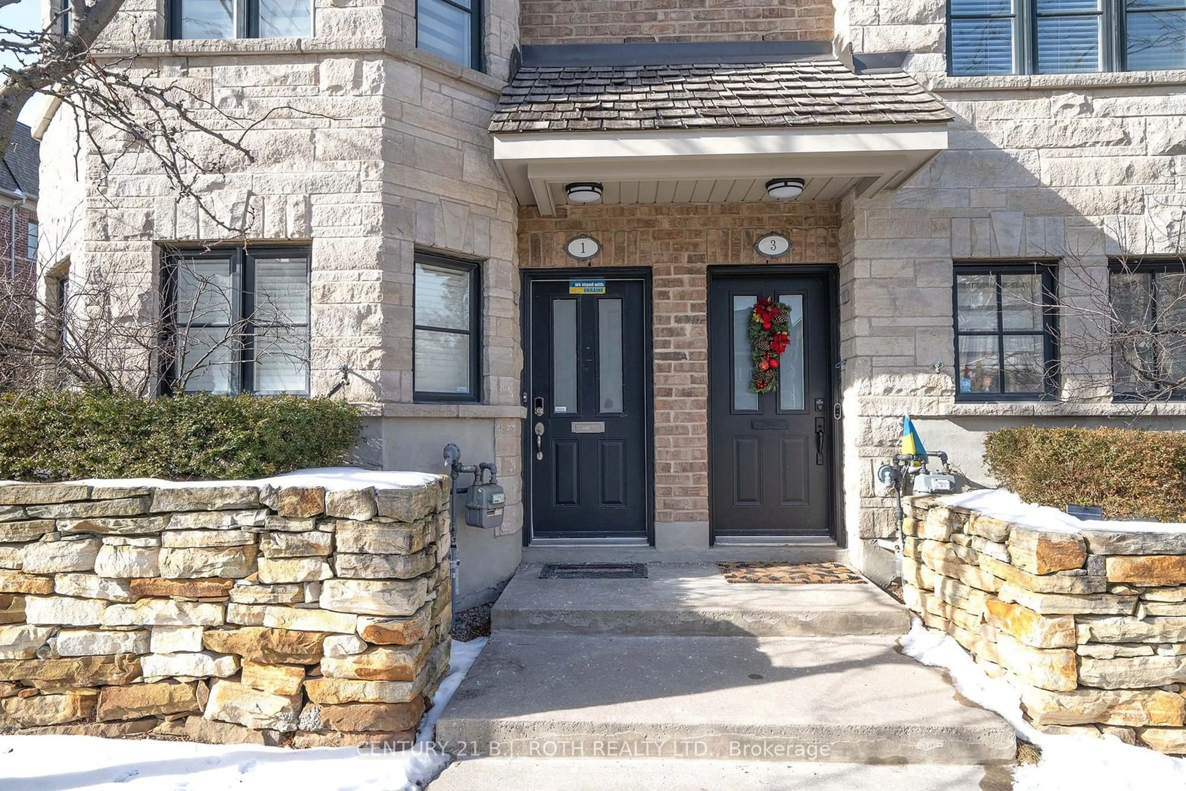 Indoor entryway for 1812 Burnhamthorpe Rd #1, Mississauga Ontario L4X 0A3