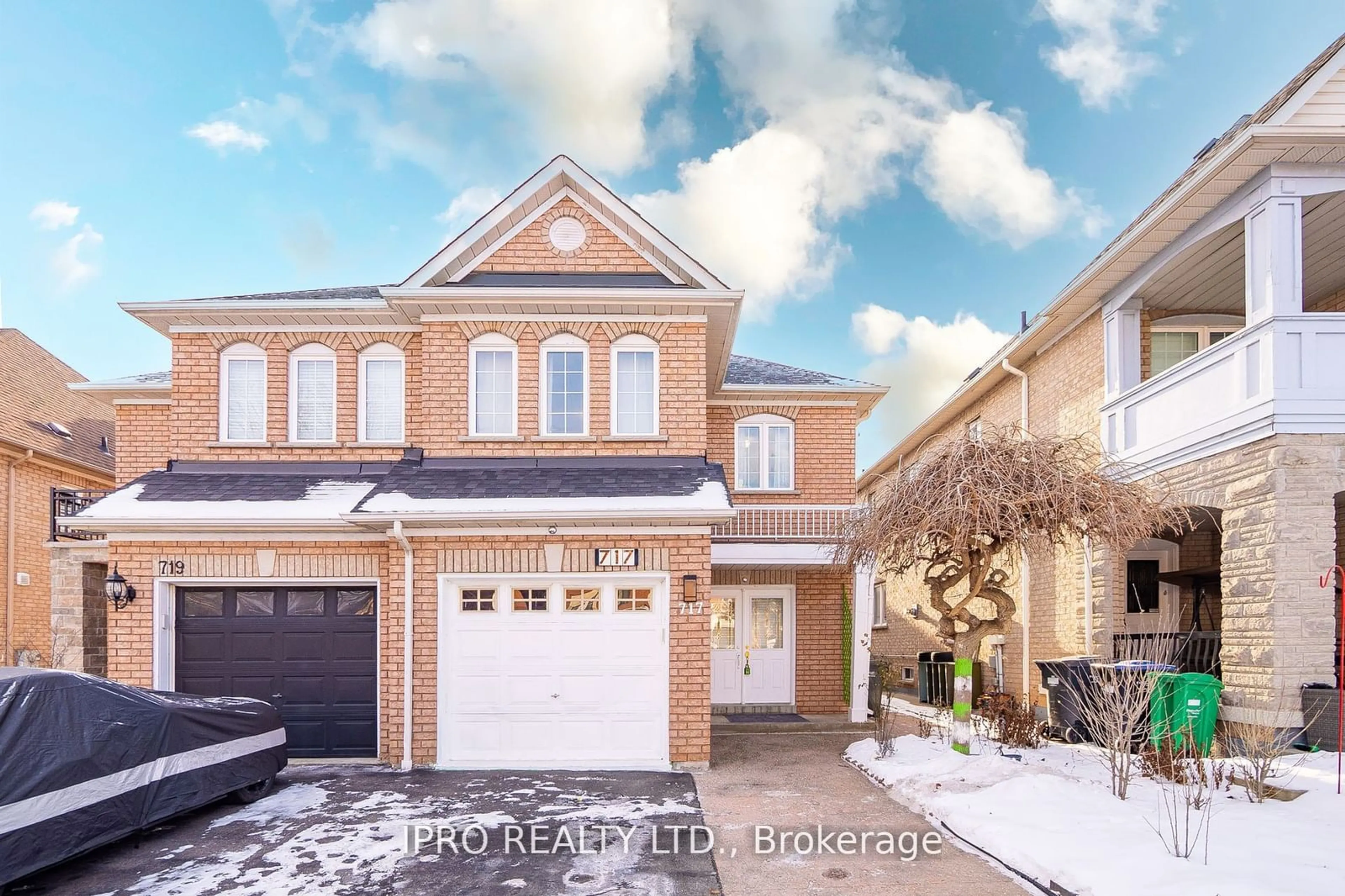 Home with brick exterior material, street for 717 Dolly Bird Lane, Mississauga Ontario L5W 1C7