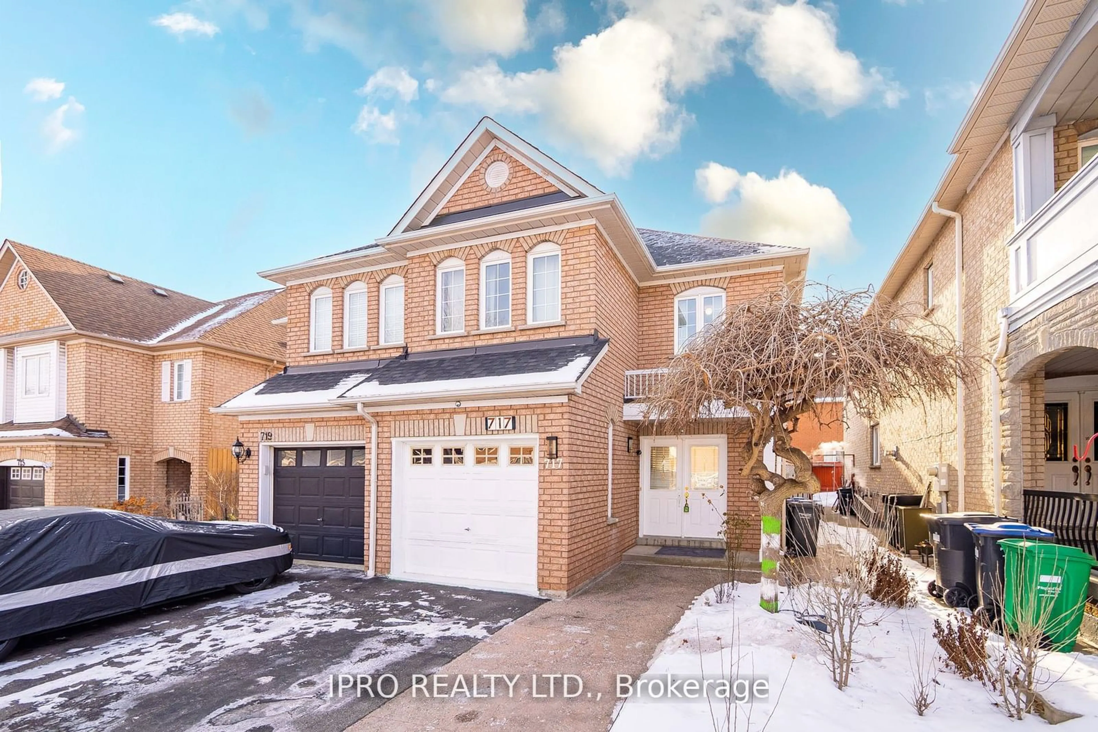 Home with brick exterior material, street for 717 Dolly Bird Lane, Mississauga Ontario L5W 1C7