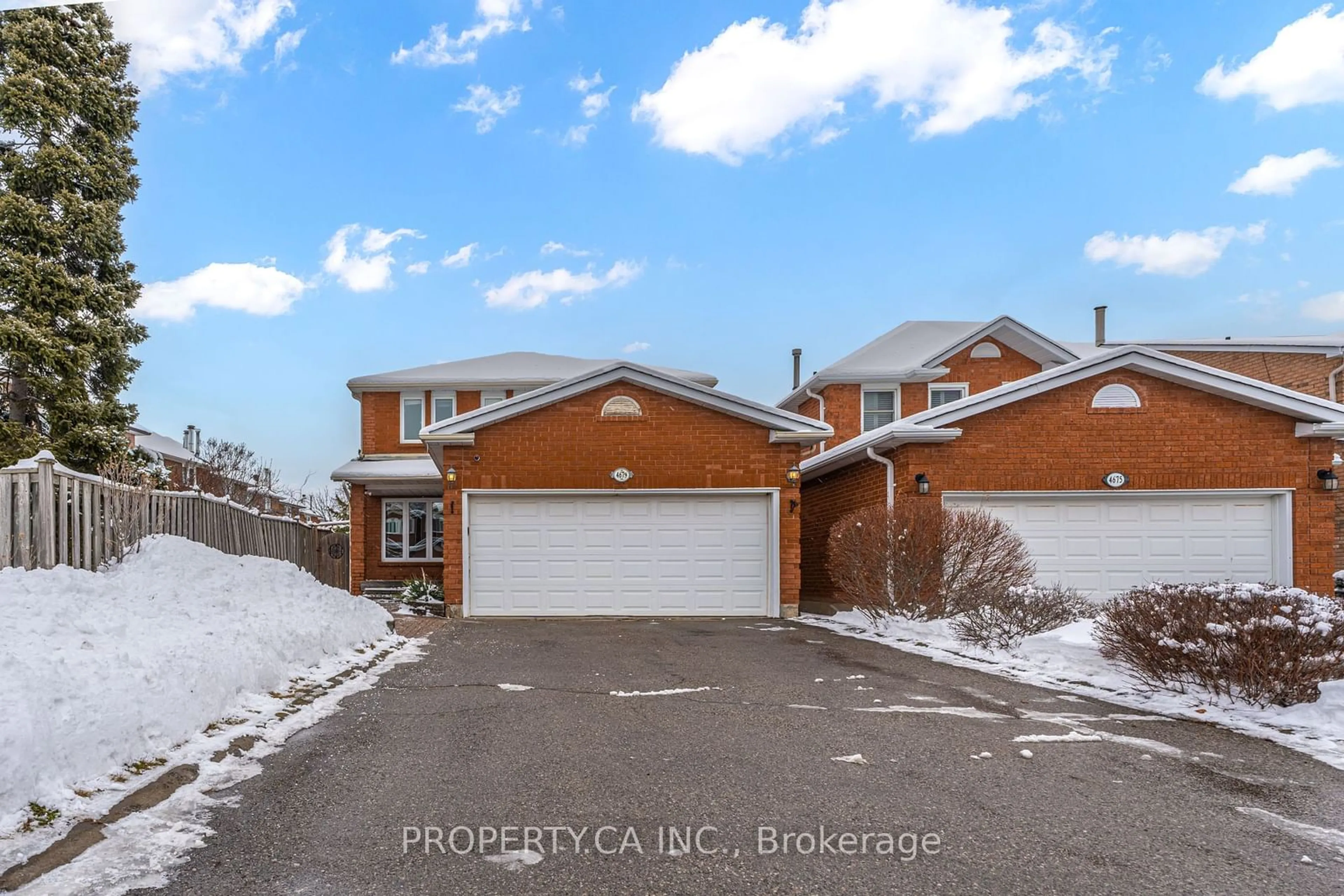 A pic from outside/outdoor area/front of a property/back of a property/a pic from drone, street for 4679 Owl Circ, Mississauga Ontario L4Z 2W8