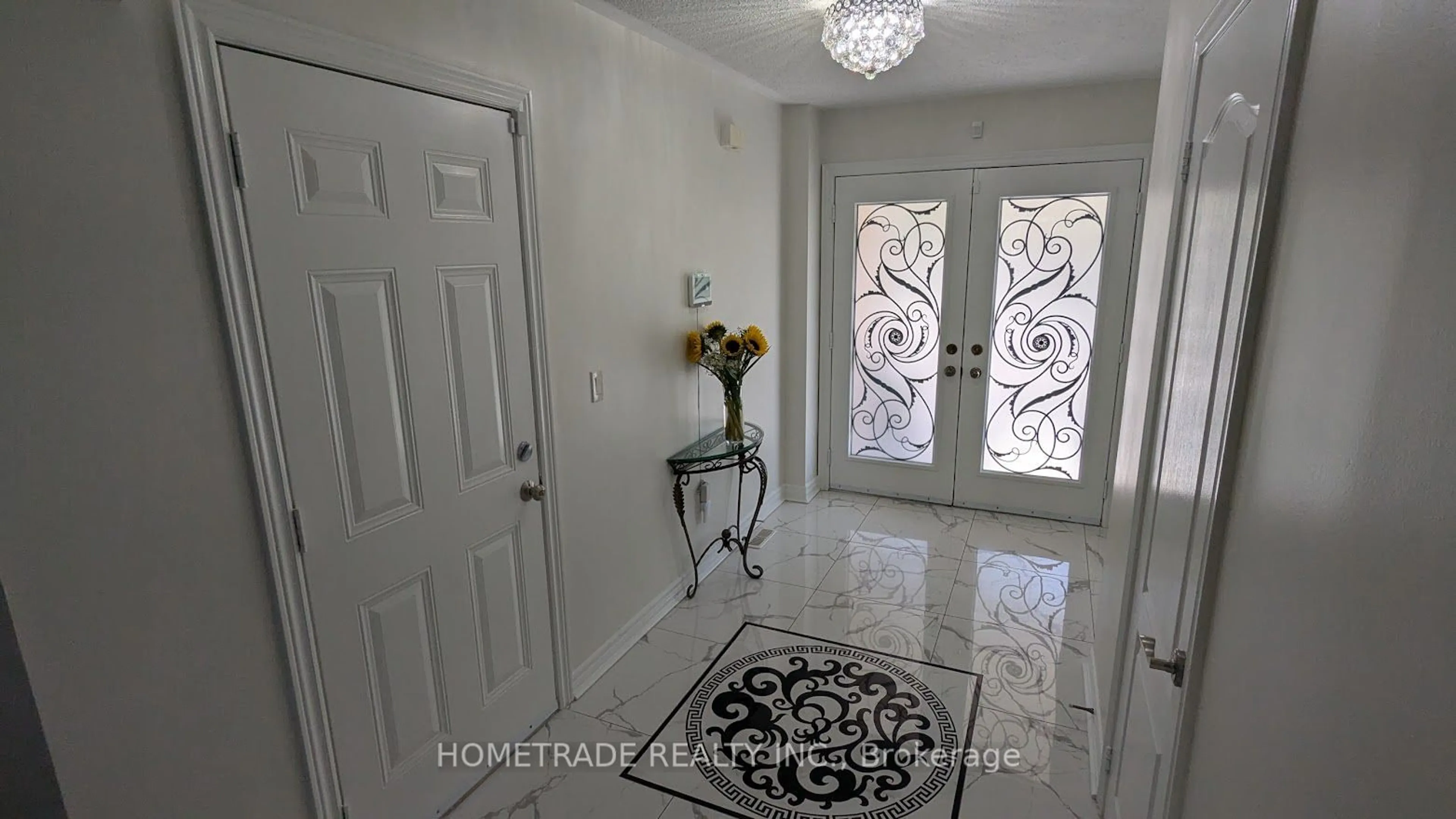 Indoor entryway for 4861 Verdi St, Burlington Ontario L7M 0H4