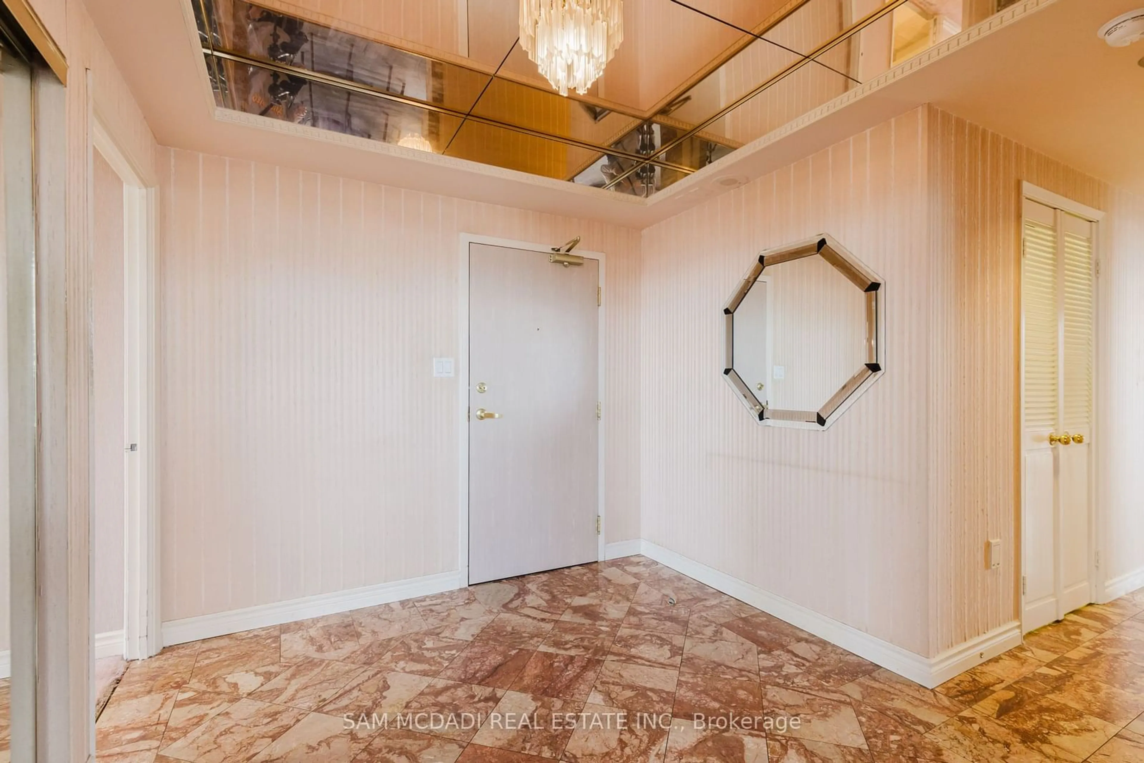 Indoor foyer for 1271 Walden Circ #PH301, Mississauga Ontario L5J 4R4