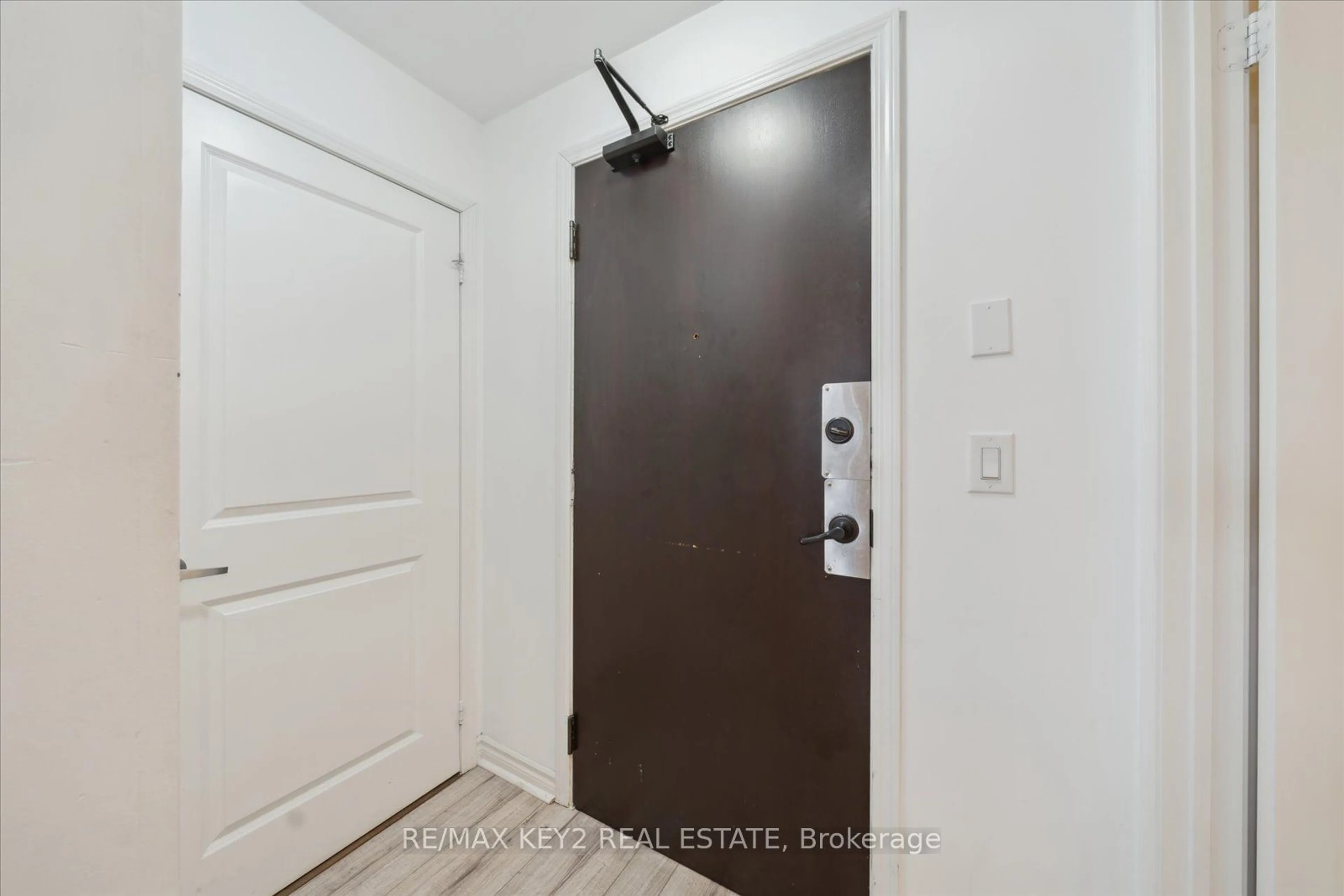 Indoor entryway for 385 Prince Of Wales Dr #321, Mississauga Ontario L5B 0C6