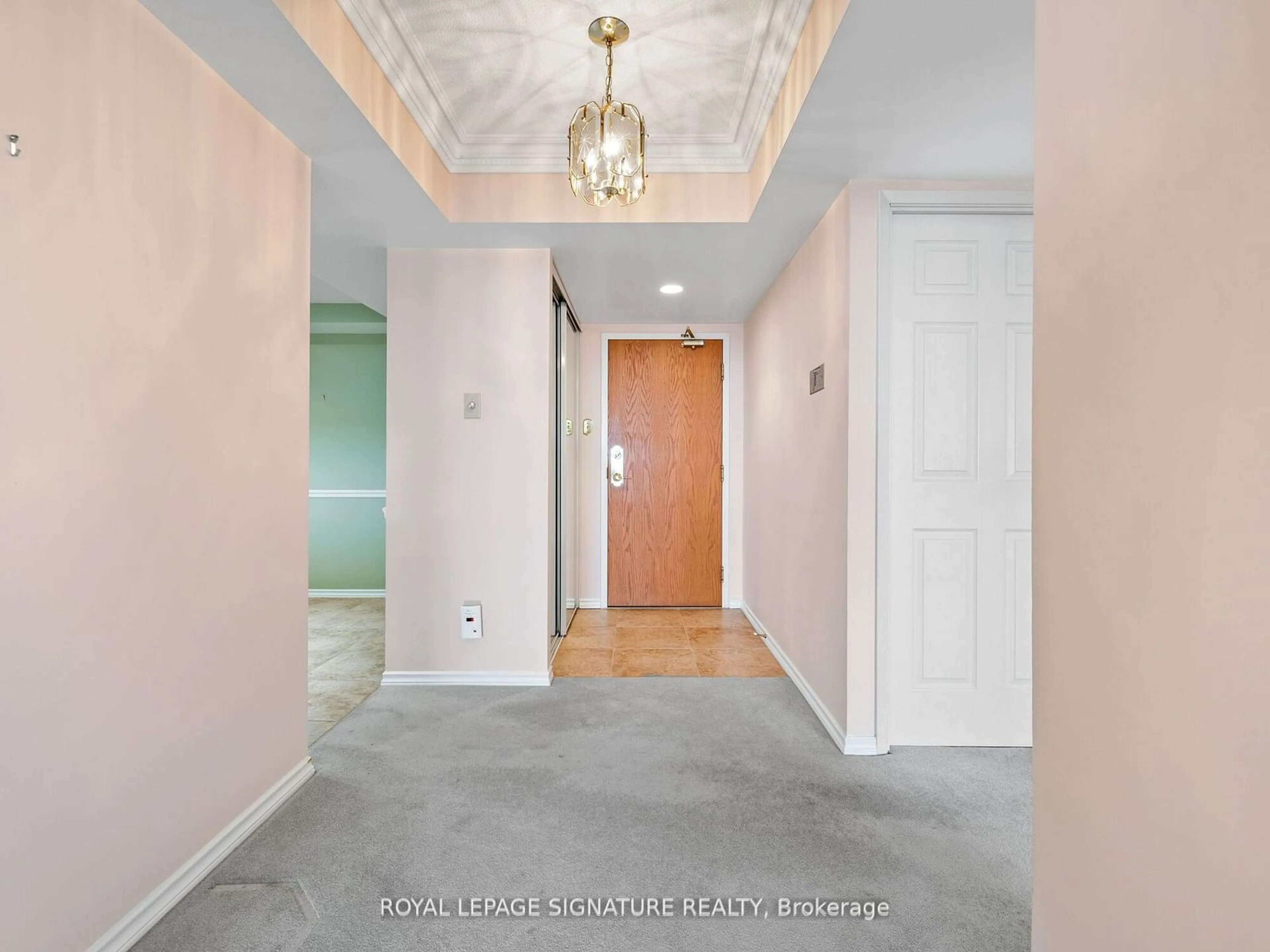 Indoor foyer for 320 Mill St #705, Brampton Ontario L6Y 3V2